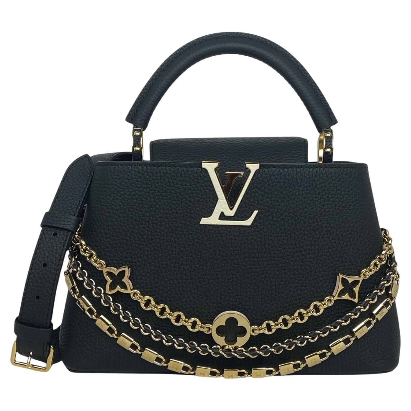 Louis Vuitton Borsa a tracolla in pelle BB con tripla catena e capucine nere