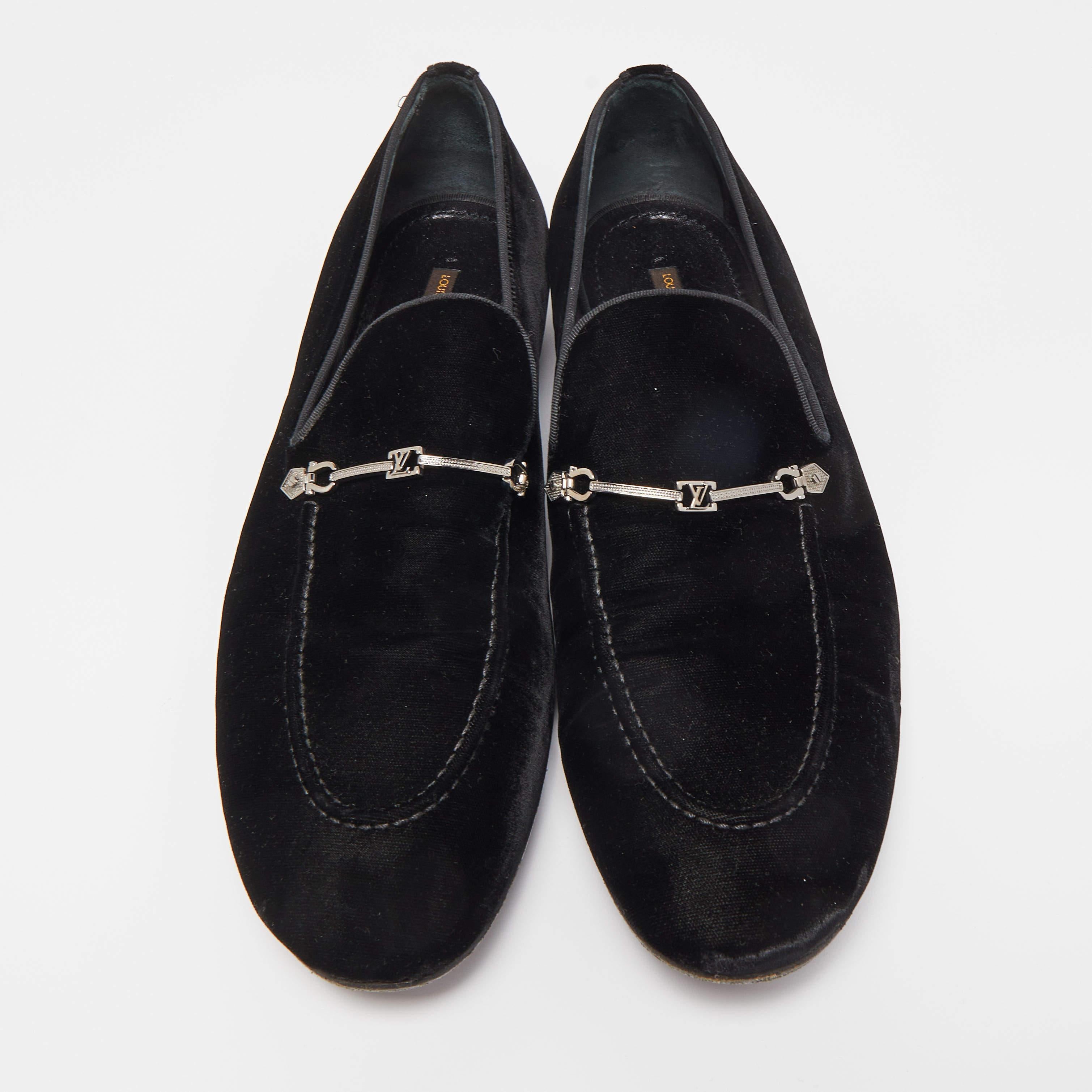 Let this comfortable pair be your first choice when you're out for a long day. These Louis Vuitton loafers for men have well-sewn uppers beautifully set on durable soles.

