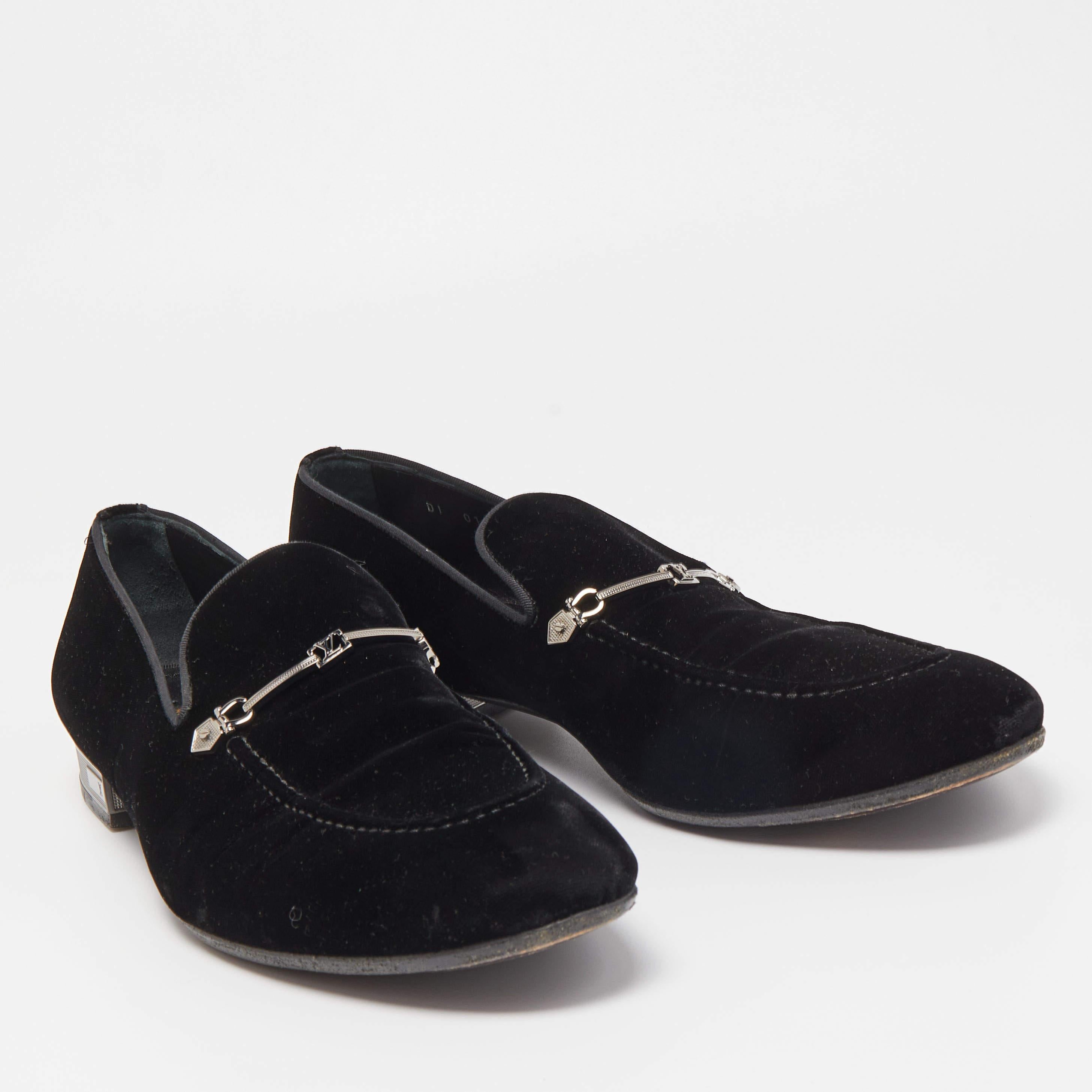 Louis Vuitton Schwarz Velevt Slip On Loafers im Zustand „Gut“ im Angebot in Dubai, Al Qouz 2