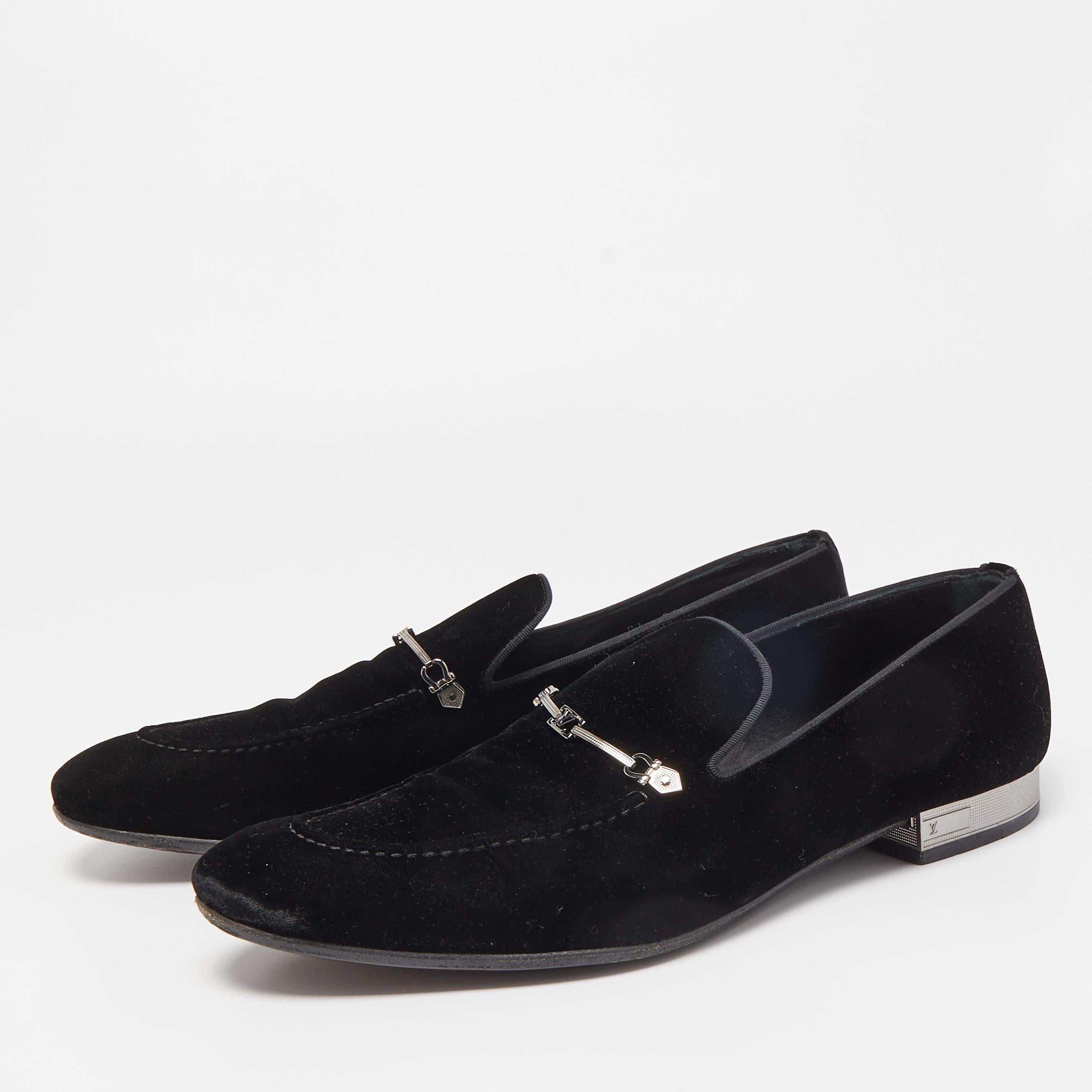 Louis Vuitton Schwarz Velevt Slip On Loafers im Angebot 1