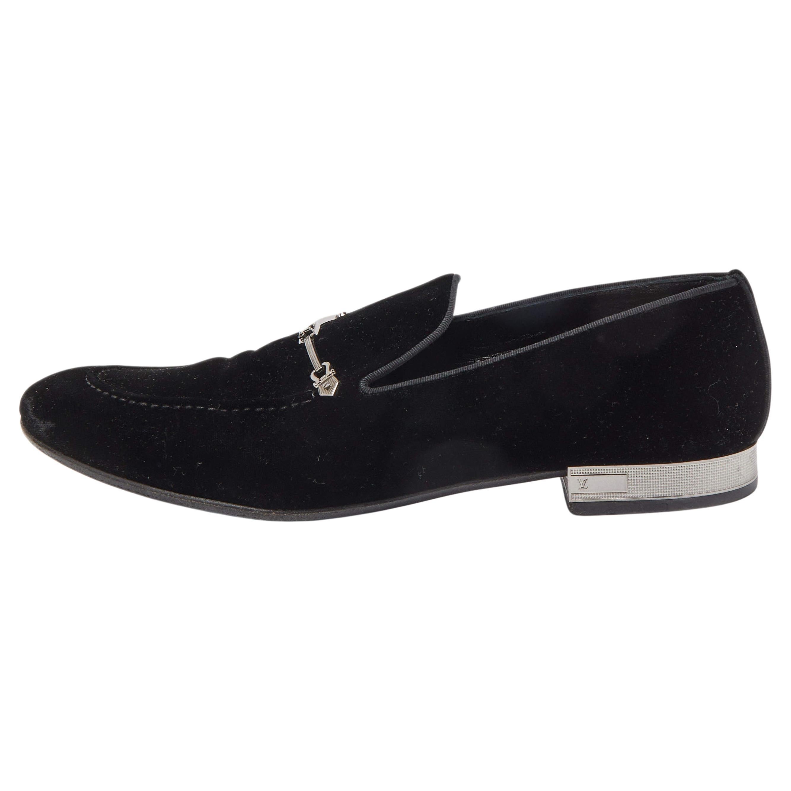 Louis Vuitton Schwarz Velevt Slip On Loafers im Angebot