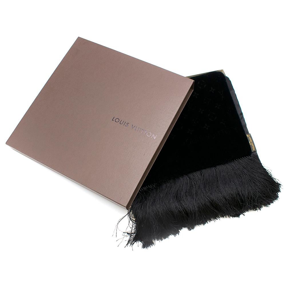 Louis Vuitton Black Velvet Monogram Scarf

Silk scarf 
Louis Vuitton Monogram pattern 
Fringed edges 
Satin lining

Please note, these items are pre-owned and may show some signs of storage, even when unworn and unused. This is reflected within the