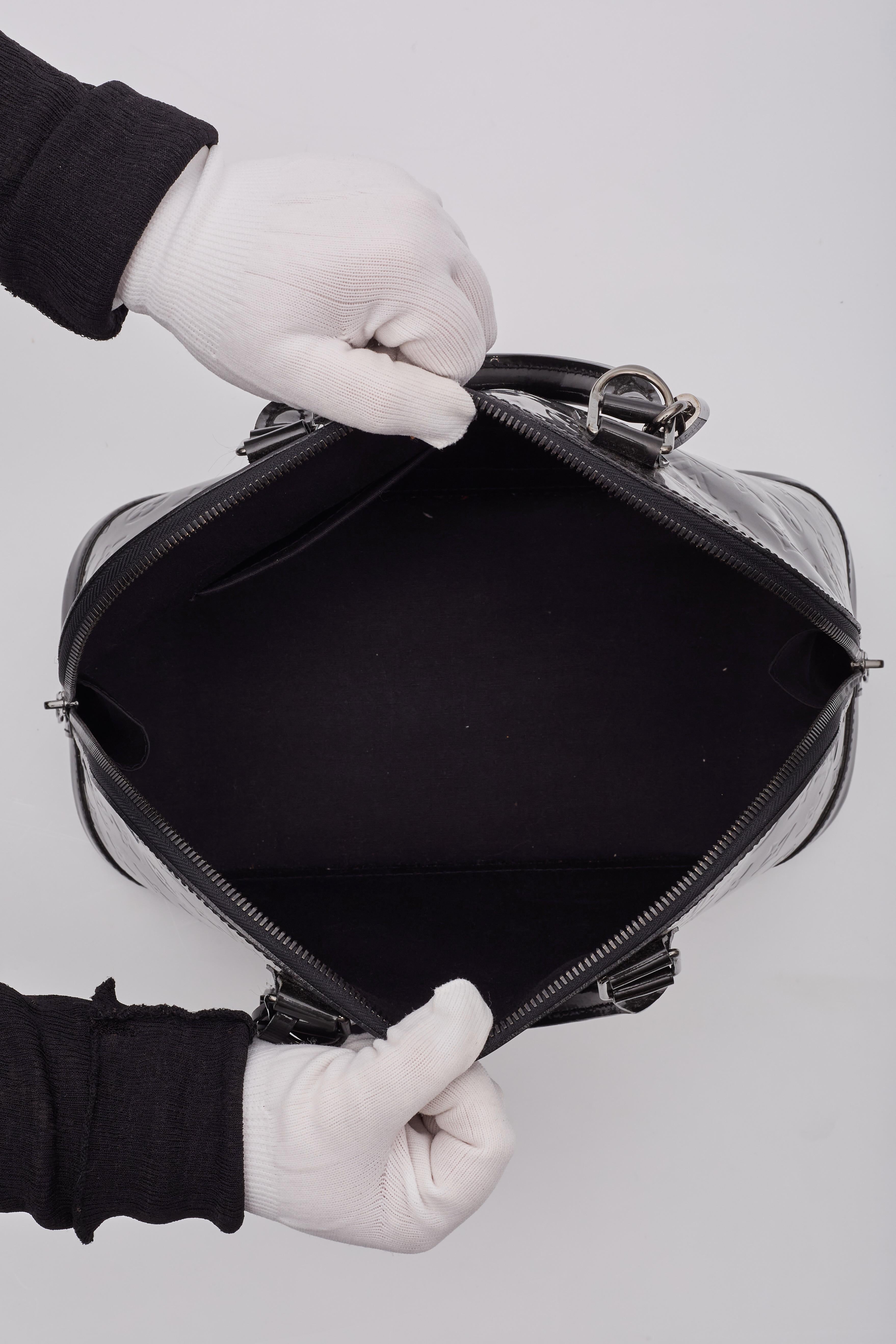Louis Vuitton Black Vernis Noir Magnetique Alma Pm Handbag For Sale 4
