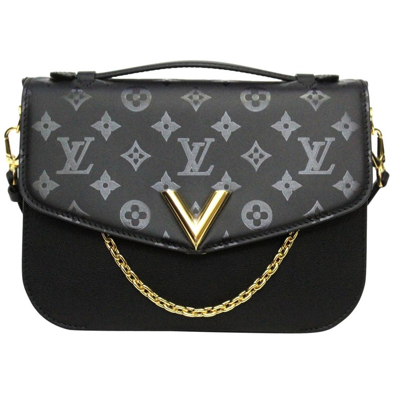 Louis Vuitton Black Very Messenger Bag For Sale at 1stdibs
