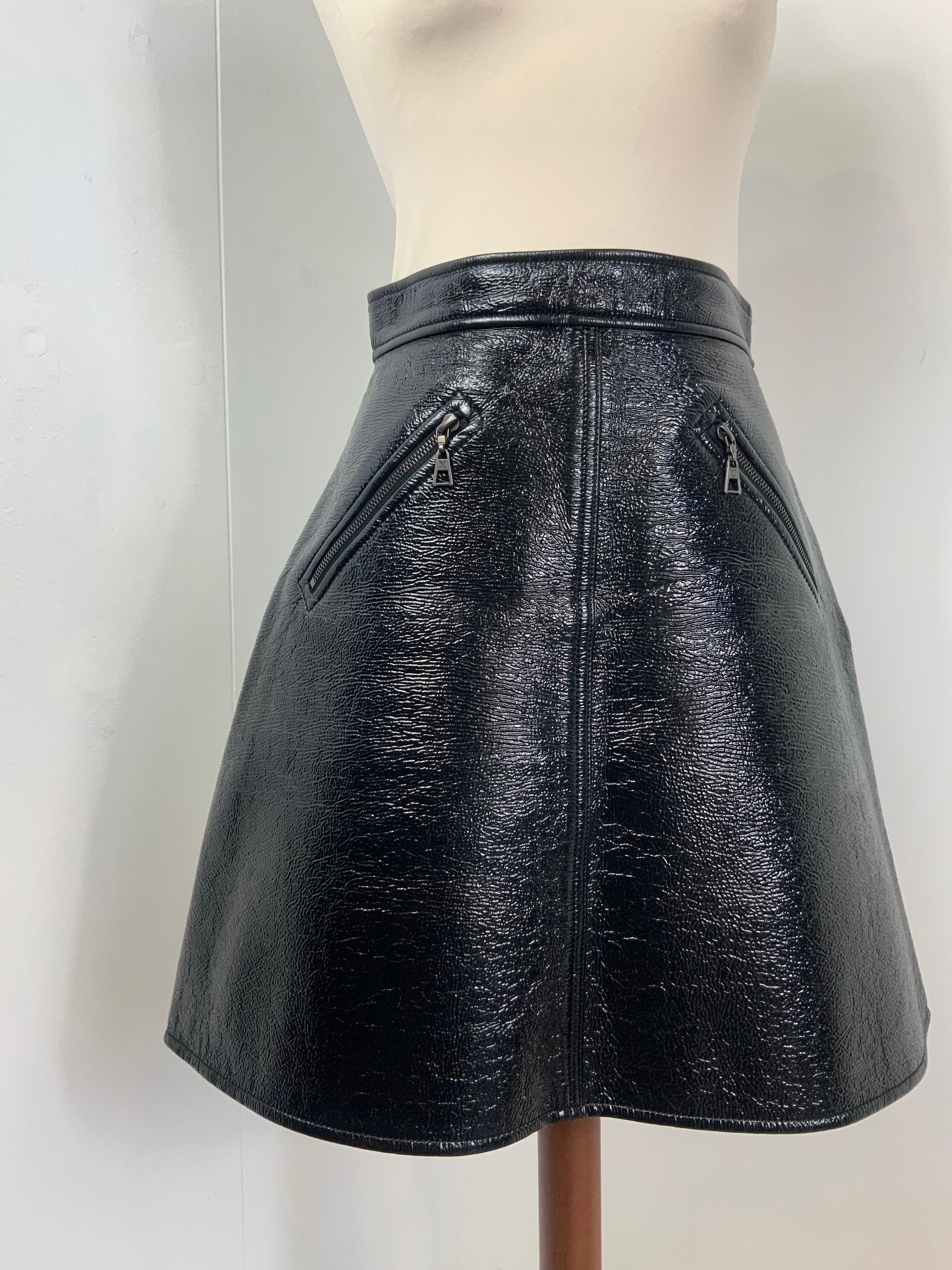 Louis Vuitton skirt.
A line. In cotton, vinyl effect.
Lining in polyamide and elastane.
Featuring lateral zip closure and two front pockets.
Size 38 FR that fit a 42 Italian. 
Measurements 
Waist 36 cm
Length 50 cm
Conditions Excellent - Previously