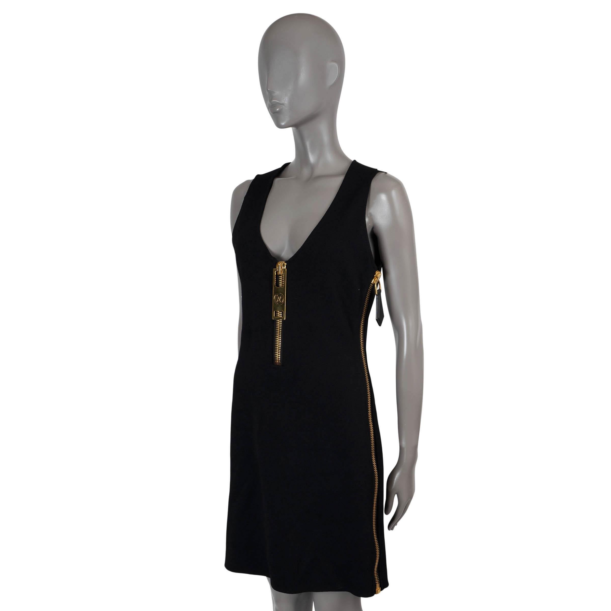 100% authentic Louis Vuitton tank dress in black crêpe viscose (76%), polyamide (21%) and elastane (8%). Features a figure-skimming, knee-length tank silhouette, plunging neckline with oversized gold-tone metal zipper and pull. Opens with an