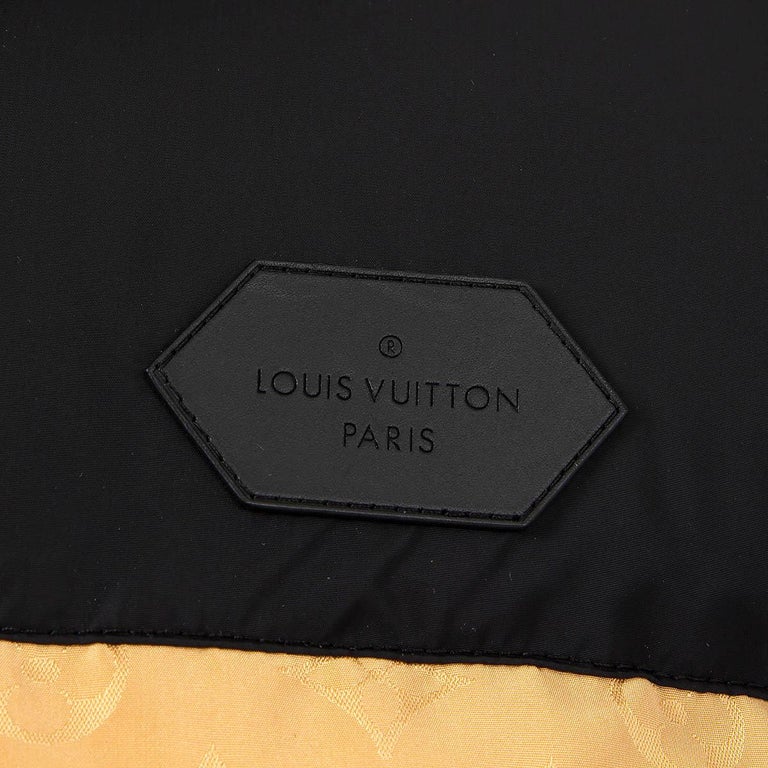 Louis Vuitton LV Stripes Puffer Jacket White. Size 36