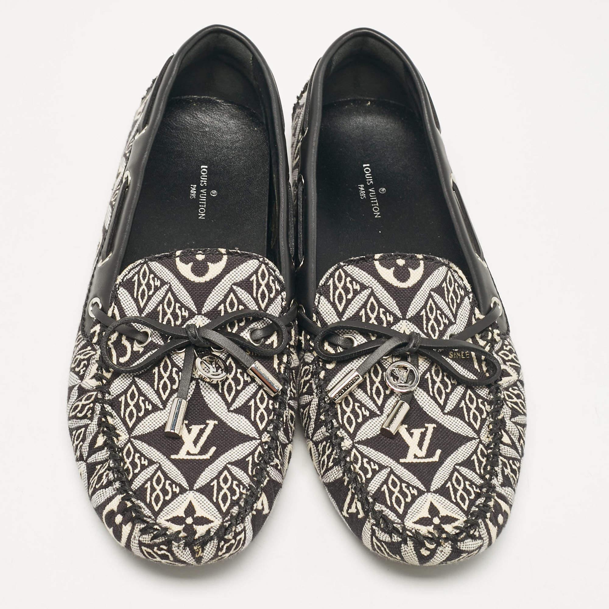Louis Vuitton Black/White Canvas and Leather Gloria Loafers Size 38.5 In Good Condition In Dubai, Al Qouz 2