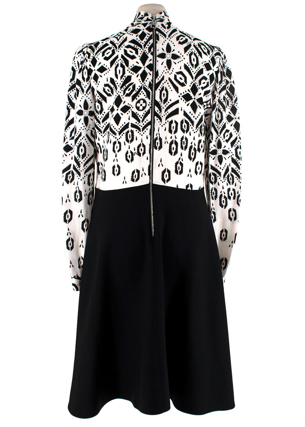 lv pattern black and white