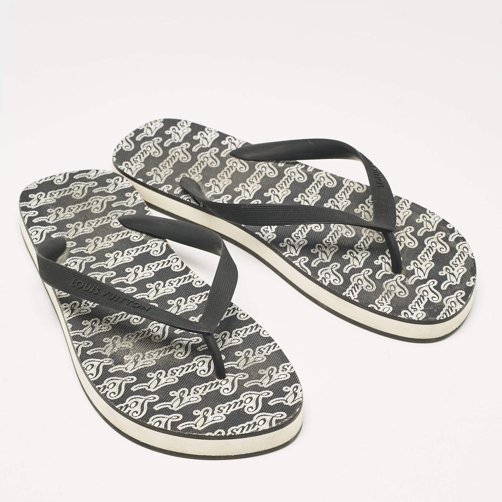Louis Vuitton Sandali infradito in gomma con stampa logo bianco/nero Molitor Taglia 43 In condizioni discrete a Dubai, Al Qouz 2