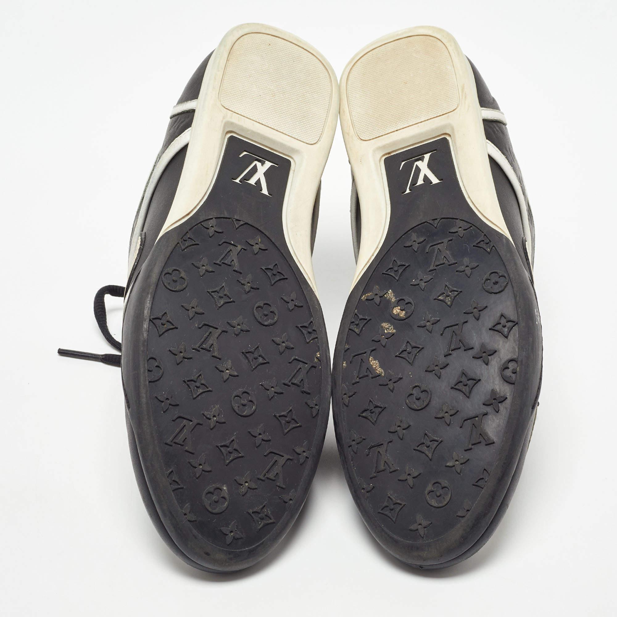 Louis Vuitton Black/White Monogram Embossed Leather Low Top Sneakers  For Sale 4