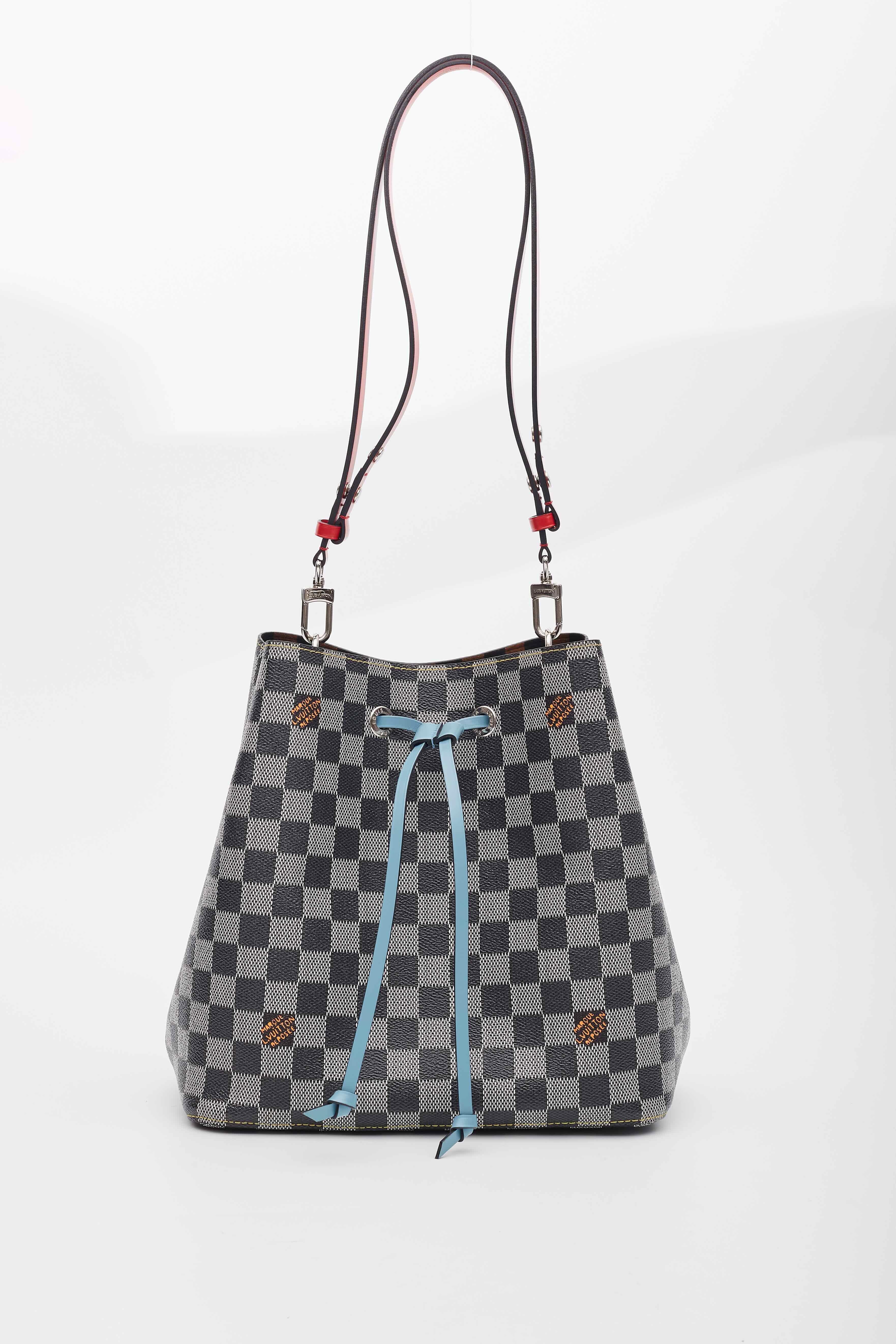 Louis Vuitton Black White Néonoé Mm Drawstring Shoulder Bag For Sale 4