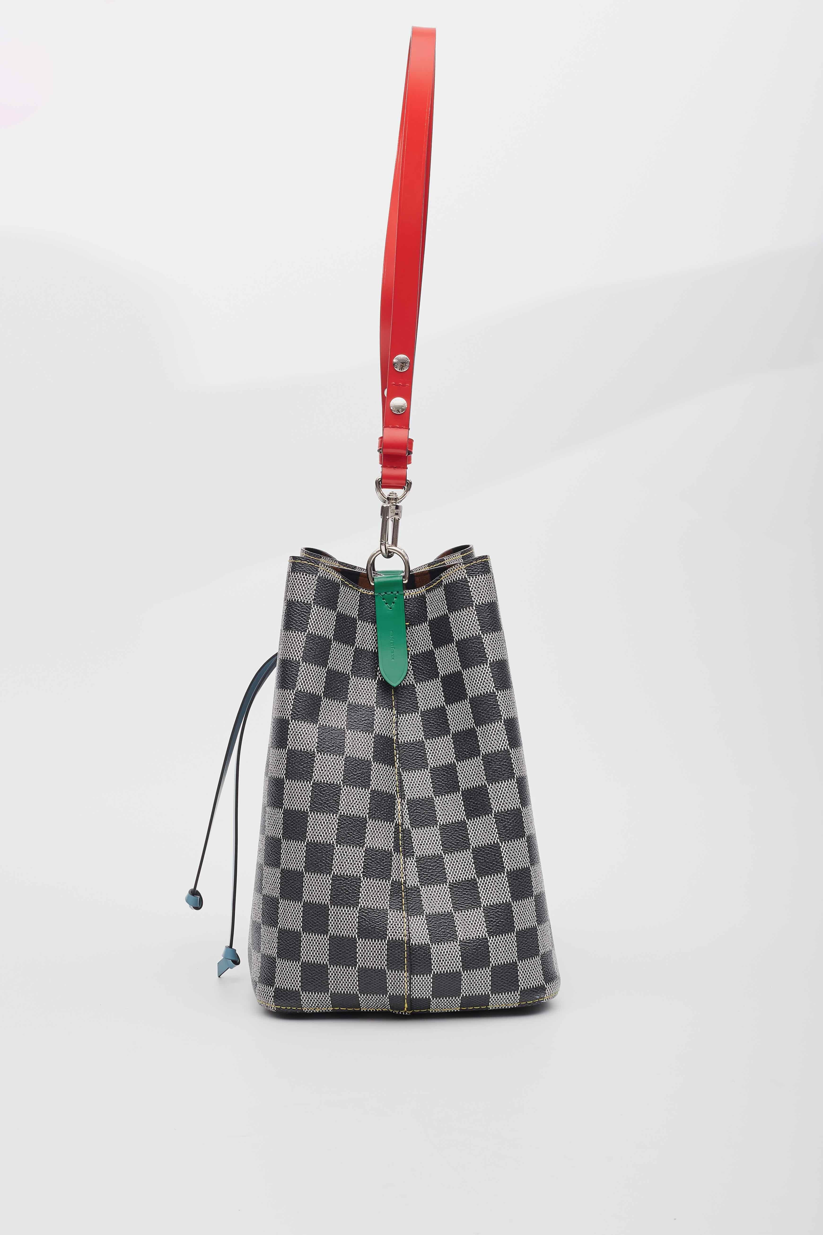 Louis Vuitton Black White Néonoé Mm Drawstring Shoulder Bag For Sale 5