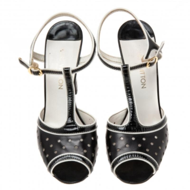 Louis Vuitton Black/White Patent Leather T-strap Sandals Size 39 In Fair Condition For Sale In Dubai, Al Qouz 2