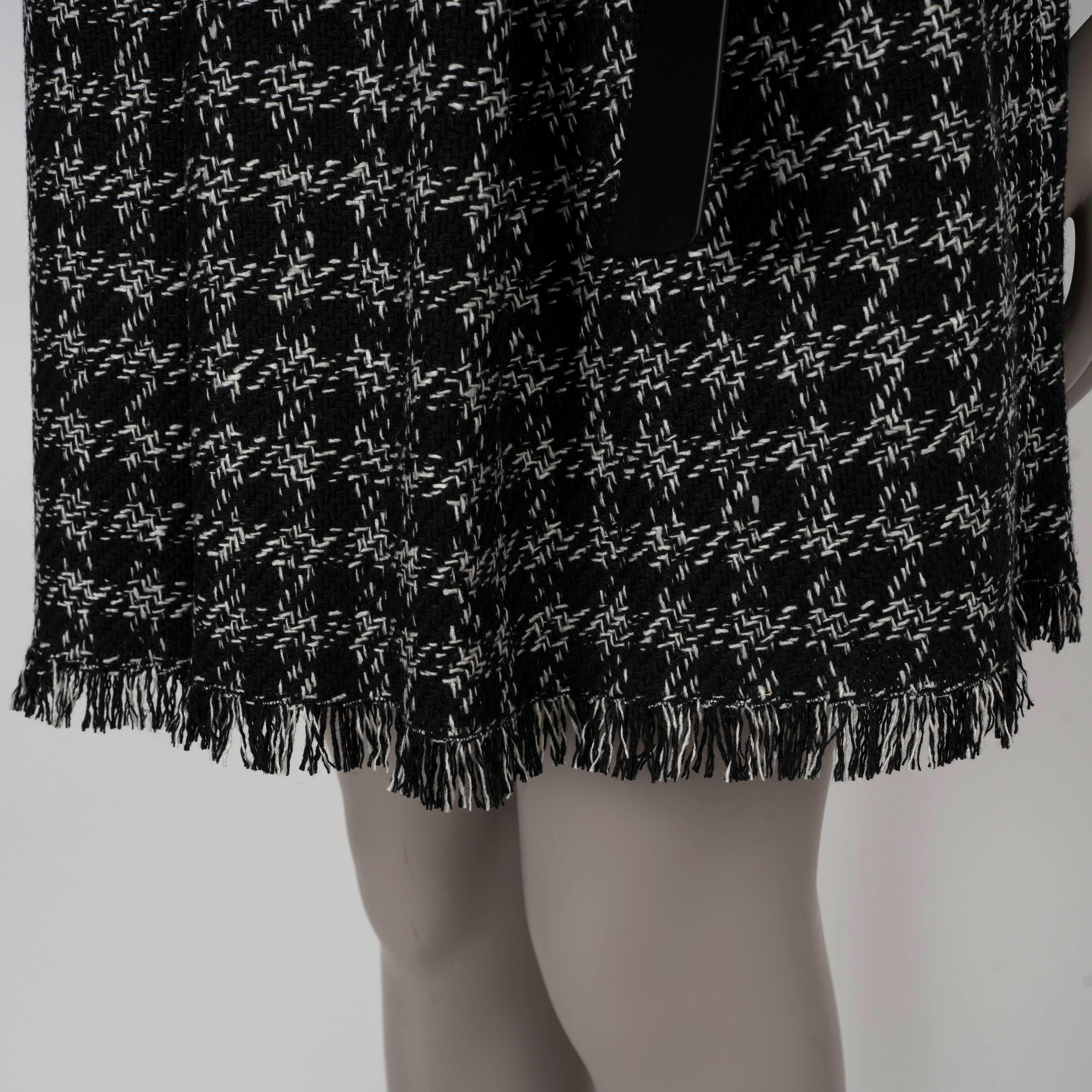 LOUIS VUITTON black white wool 2017 BELTED HOUNDSTOOTH TWEED Skirt 40 M For Sale 1