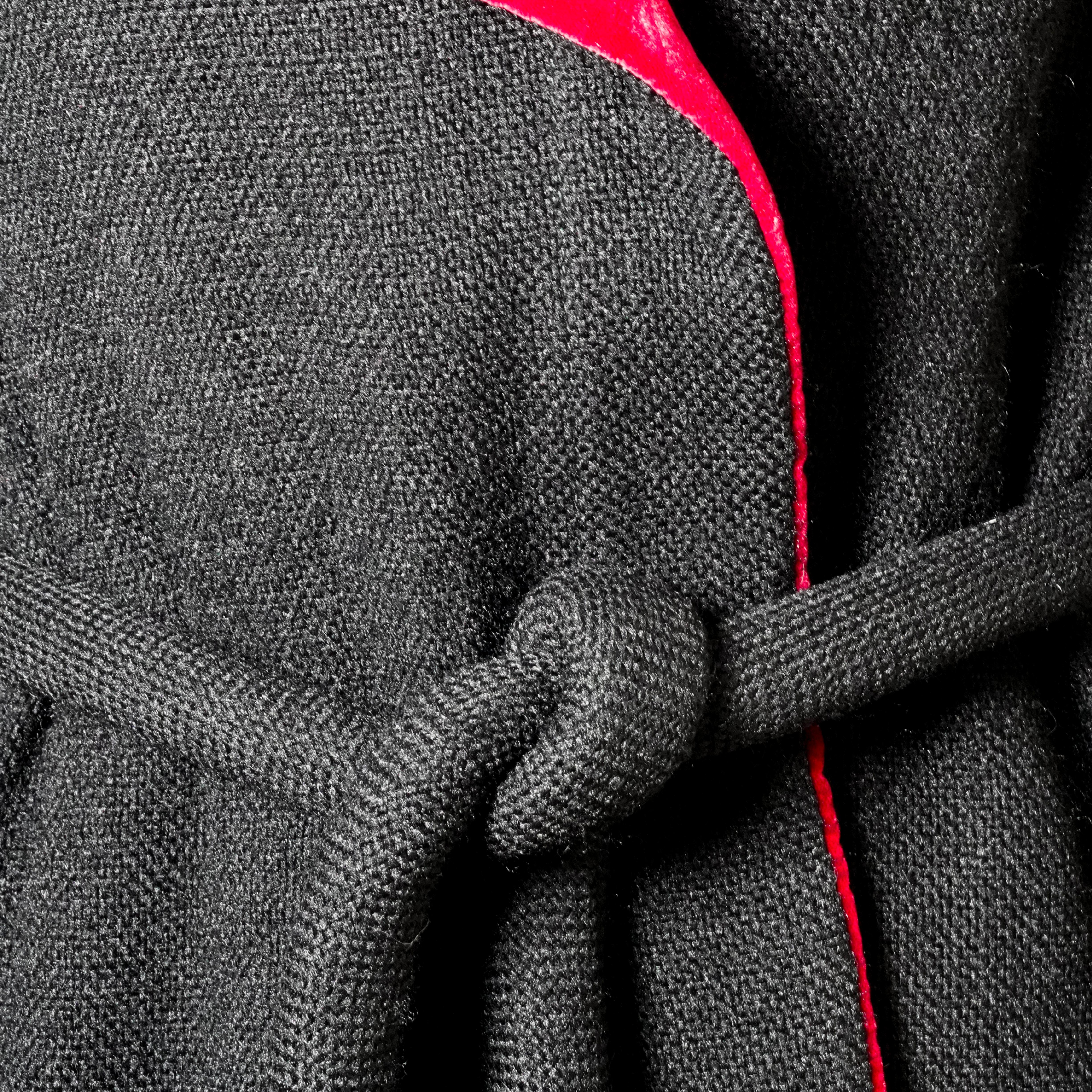 Louis Vuitton Mantel aus schwarzer Wolle mit rotem Samtfutter, CIRCA 2010 im Angebot 1