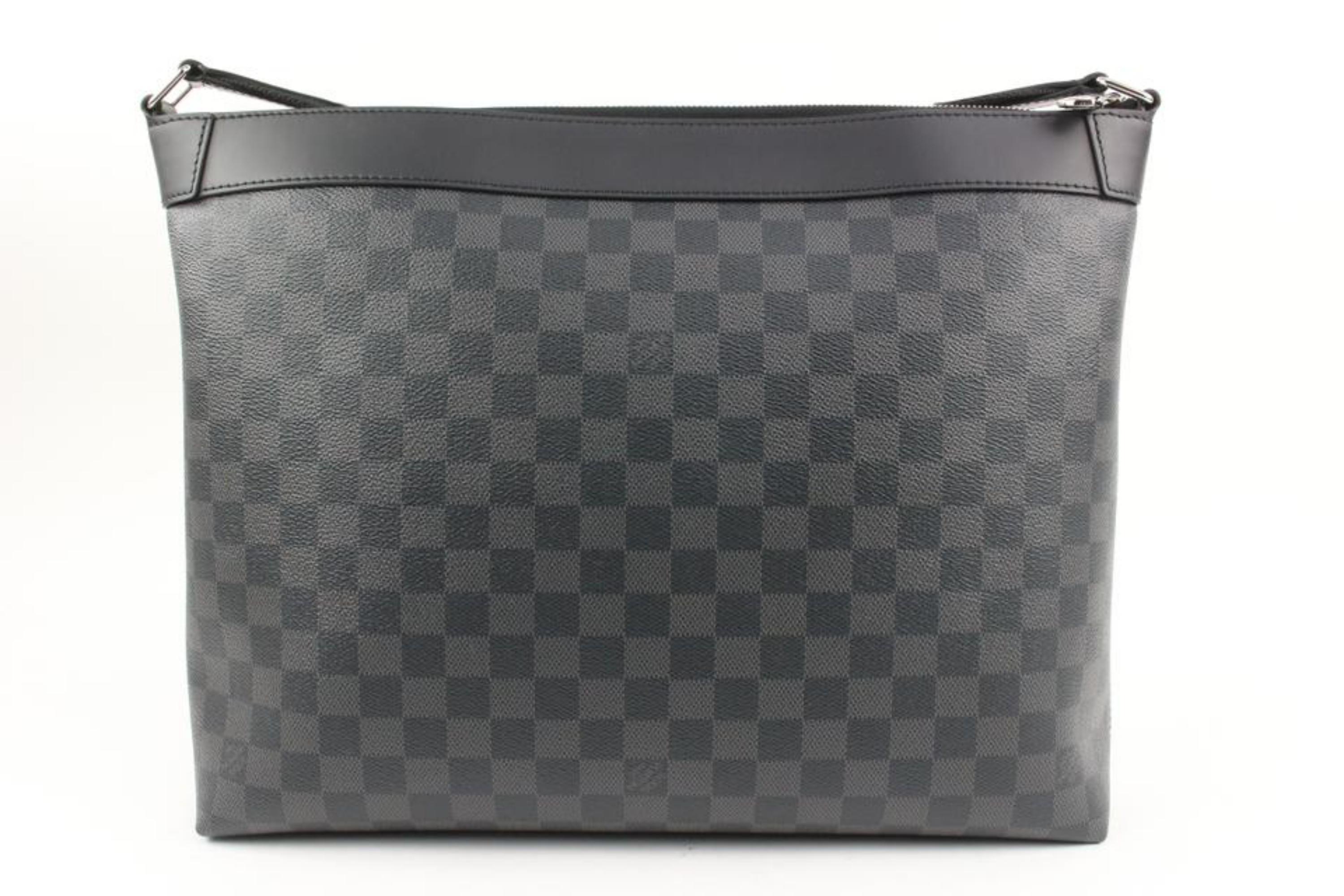 Women's Louis Vuitton Black x Grey Damier Graphite Mick MM Messenger Crossbody Bag 34lv3 For Sale