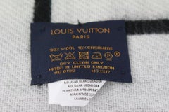 Louis Vuitton Black x White Wool City Scarf 817lv34