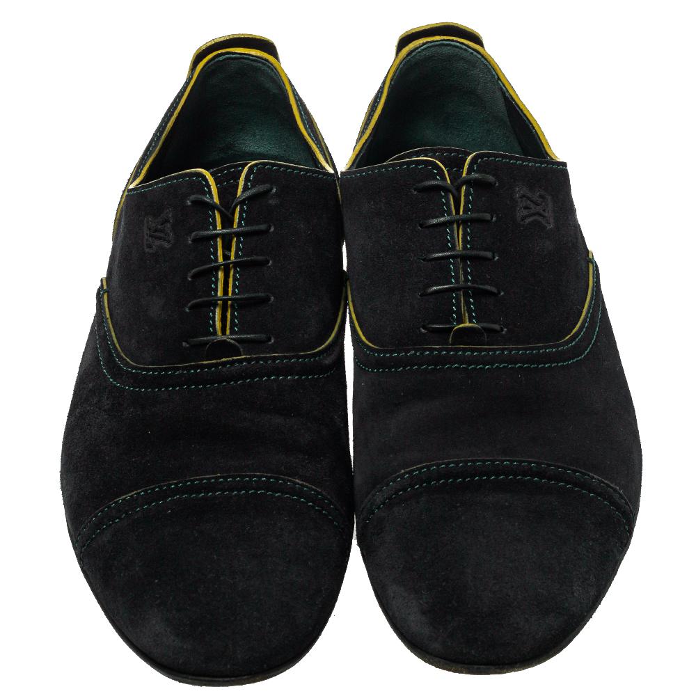 Check out this pair of black and yellow Louis Vuitton oxfords and you'd want to buy them right away! They have been crafted from suede and styled with contrasting stitches, round toes, lace-ups, and the LV logo on the vamps. They come equipped with