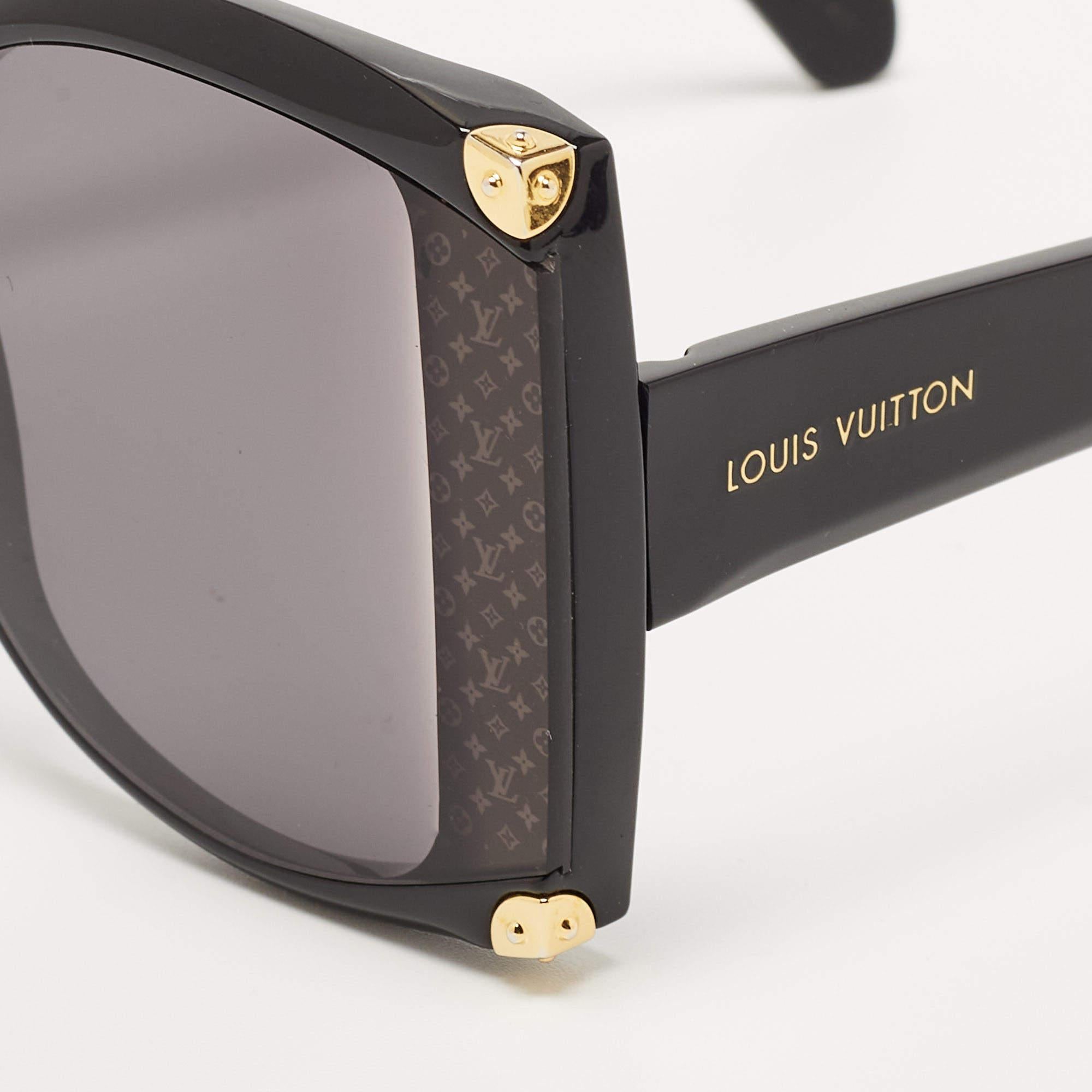 Embrace sunny days in full style with the help of this pair of Louis Vuitton sunglasses. Created with expertise, the luxe sunglasses feature a well-designed frame and high-grade lenses that are equipped to protect your eyes.

