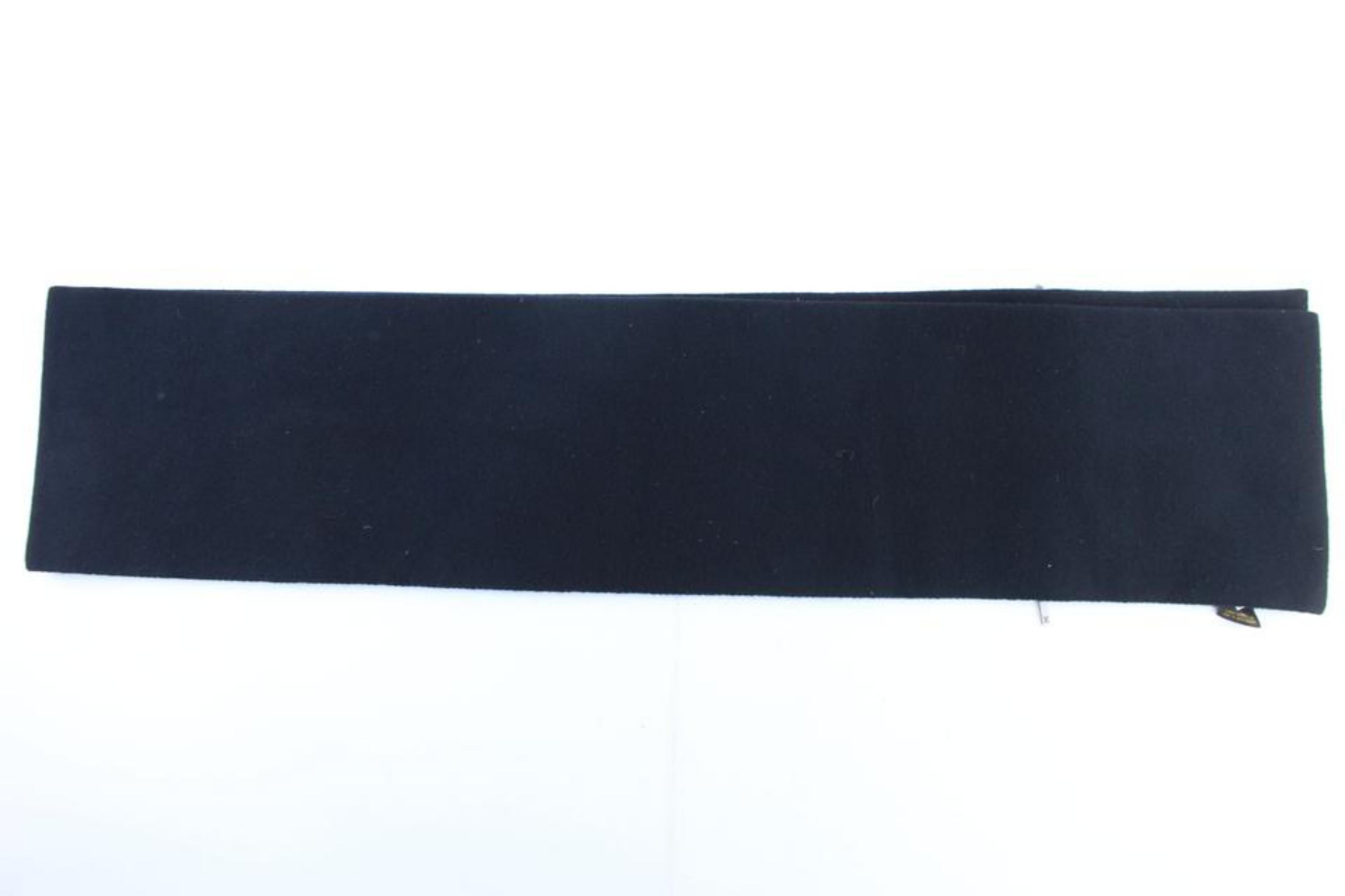Louis Vuitton Black Zip Pocket 225527 Scarf/Wrap For Sale 8
