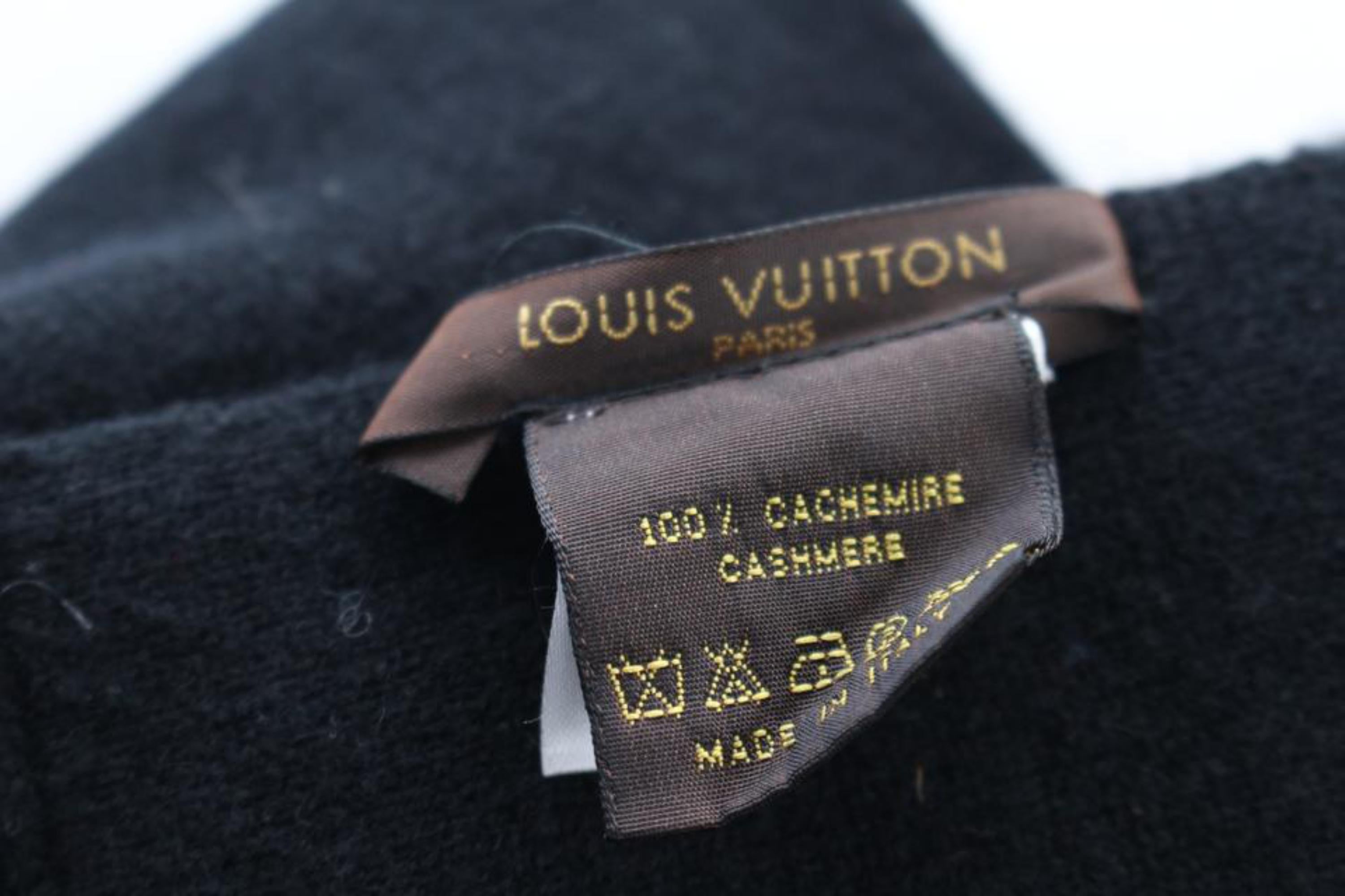 Louis Vuitton Black Zip Pocket 225527 Scarf/Wrap In Excellent Condition For Sale In Forest Hills, NY