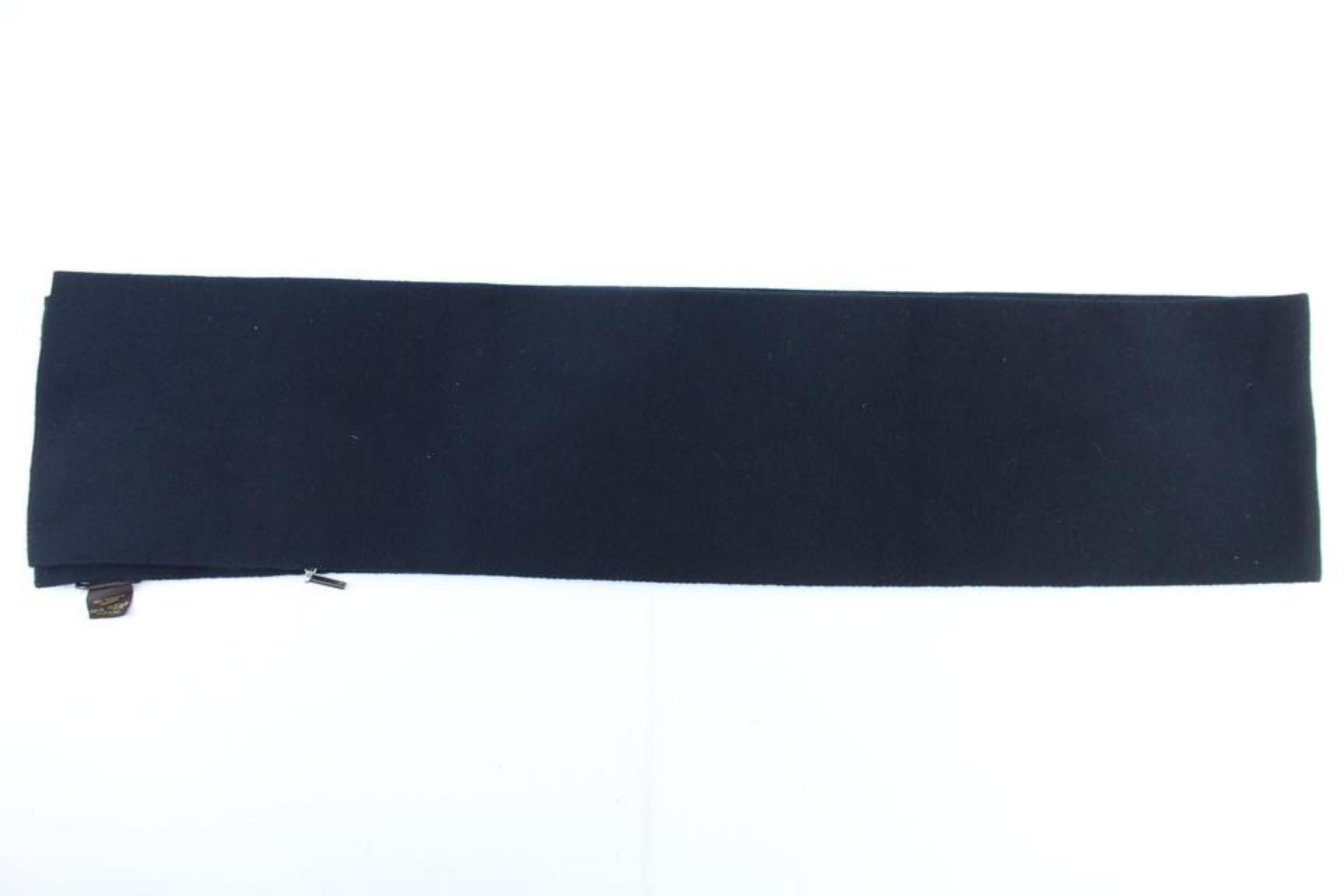 Louis Vuitton Black Zip Pocket 225527 Scarf/Wrap For Sale 1
