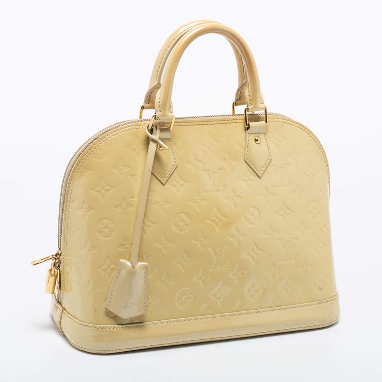 Women's Louis Vuitton Blanc Corail Monogram Vernis Alma PM Bag For Sale