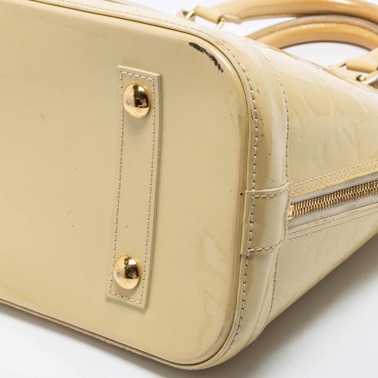 Louis Vuitton Blanc Corail Monogram Vernis Alma PM Bag For Sale 3