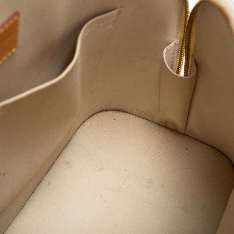 Louis Vuitton Blanc Corail Monogram Vernis Alma PM Bag For Sale 4