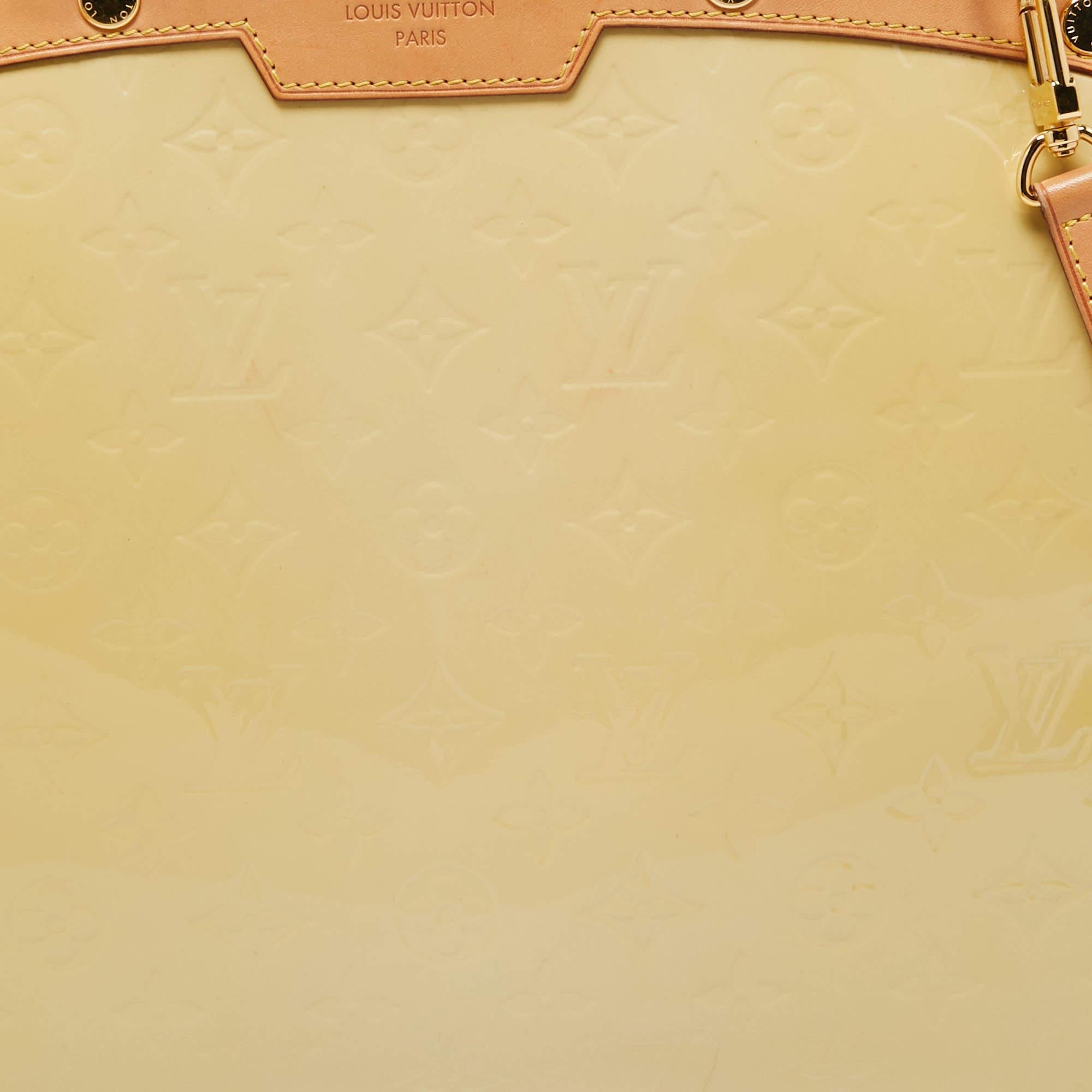 Louis Vuitton Blanc Corail Monogram Vernis Brea GM Bag For Sale 10