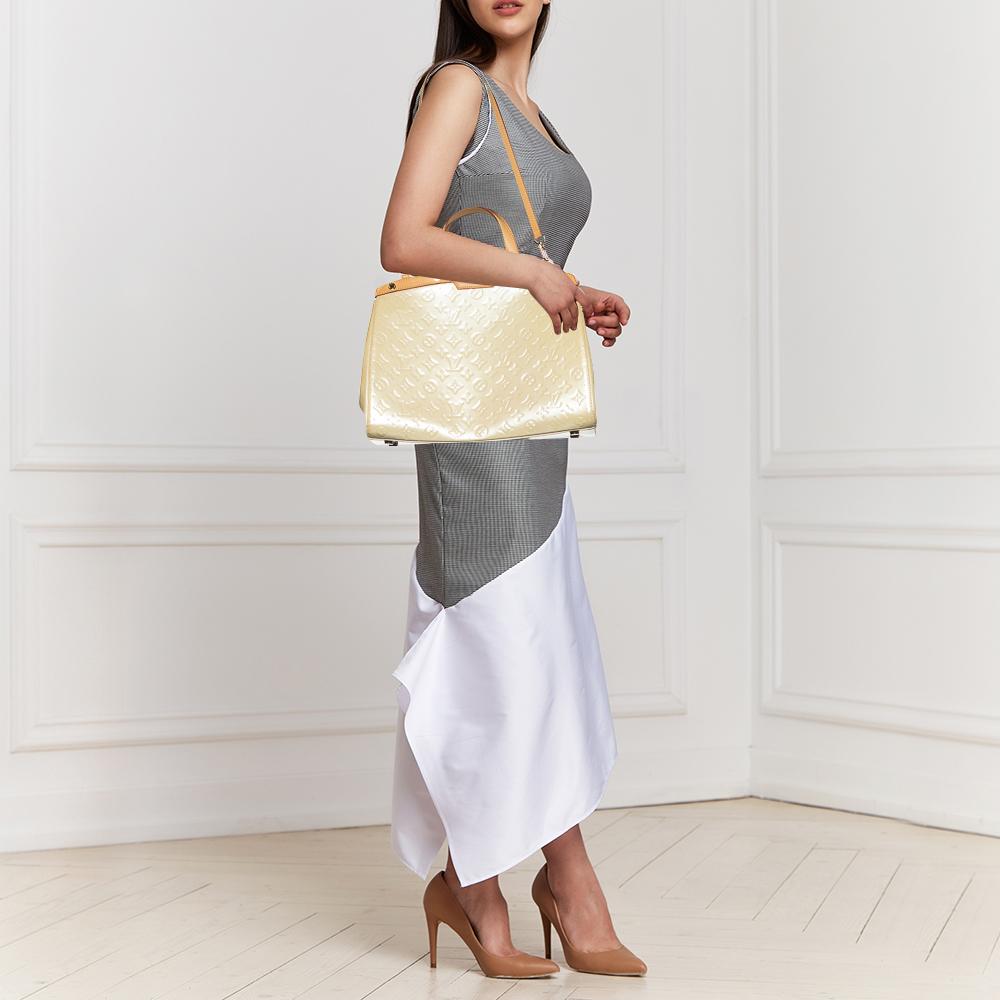 Louis Vuitton Blanc Corail Monogram Vernis Brea GM Bag In Good Condition In Dubai, Al Qouz 2