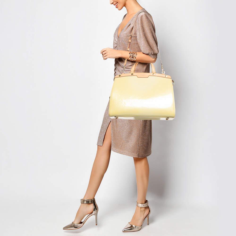 Louis Vuitton Blanc Corail Monogram Vernis Brea GM Bag In Fair Condition For Sale In Dubai, Al Qouz 2