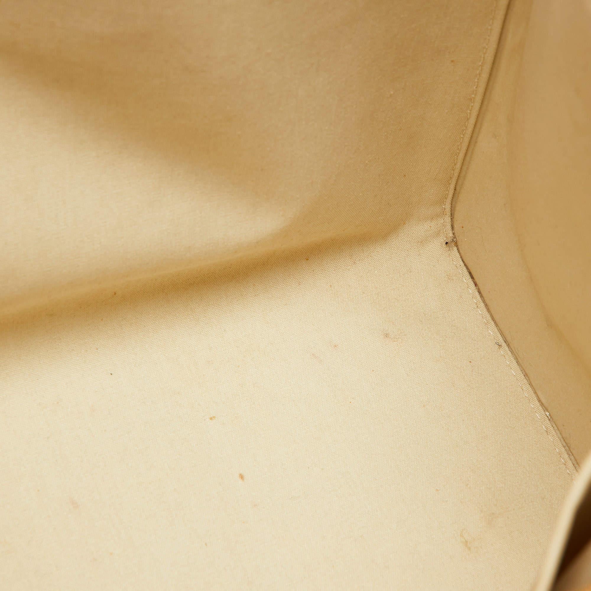 Louis Vuitton Blanc Corail Monogram Vernis Brea GM Bag In Fair Condition In Dubai, Al Qouz 2