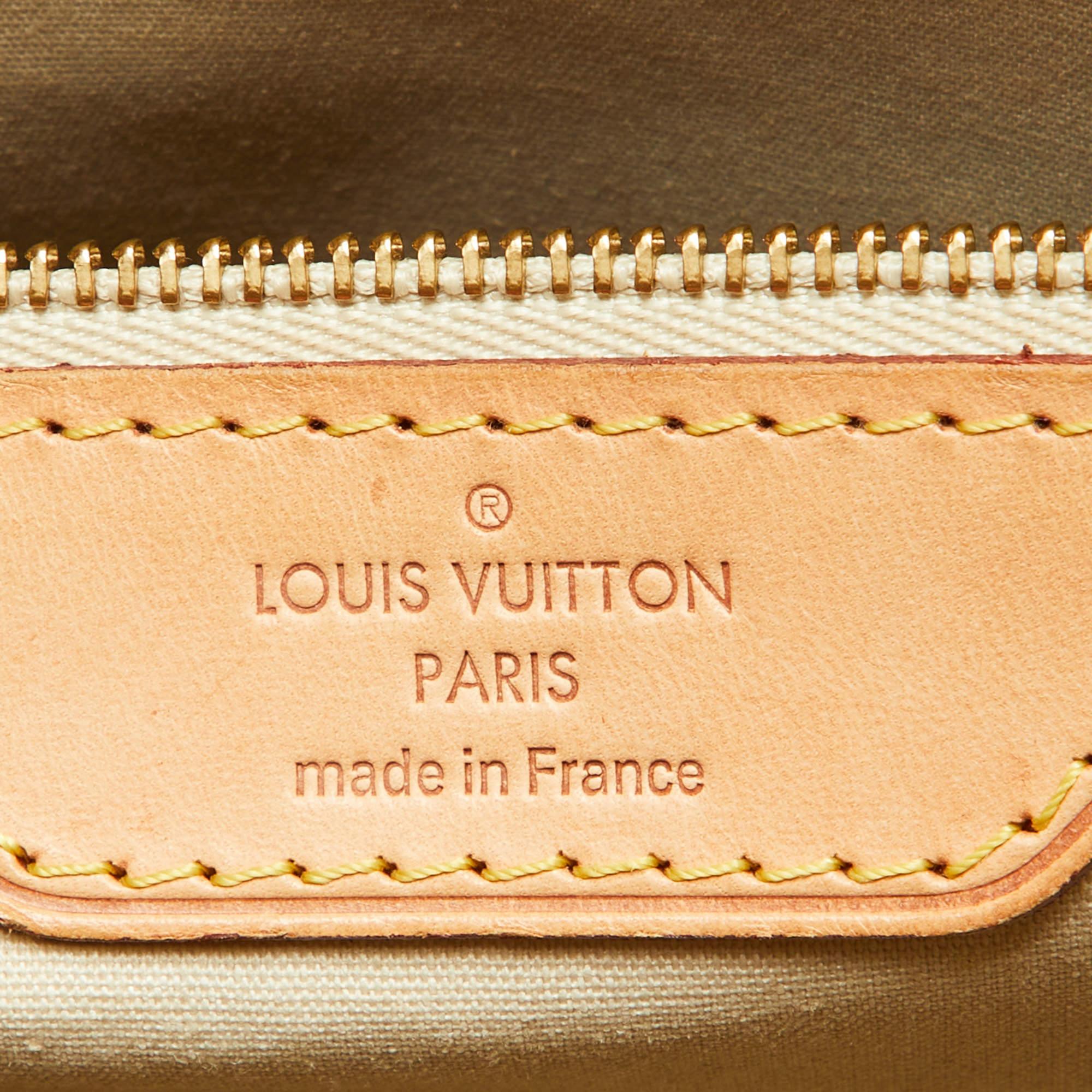 Louis Vuitton - Sac Brea GM avec monogramme en corail blanc en vente 1