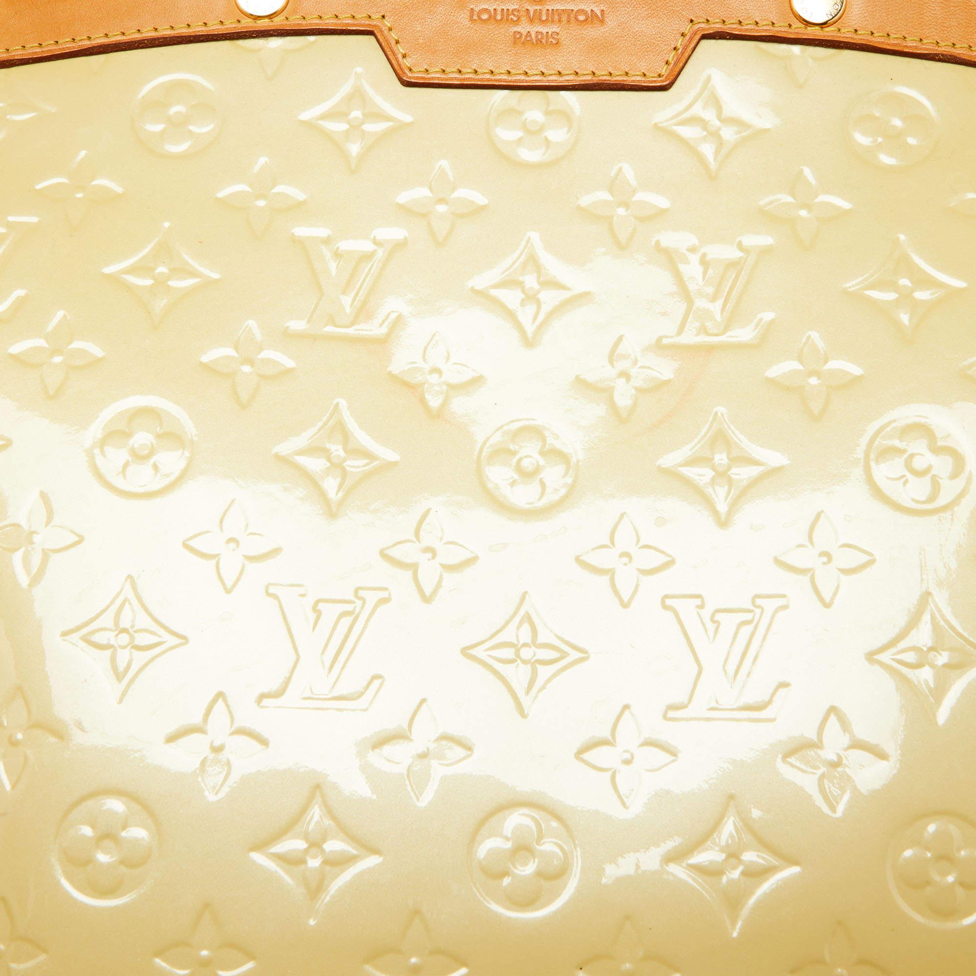 Women's Louis Vuitton Blanc Corail Monogram Vernis Brea GM Bag