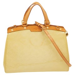 Louis Vuitton - Sac Brea GM avec monogramme en corail blanc