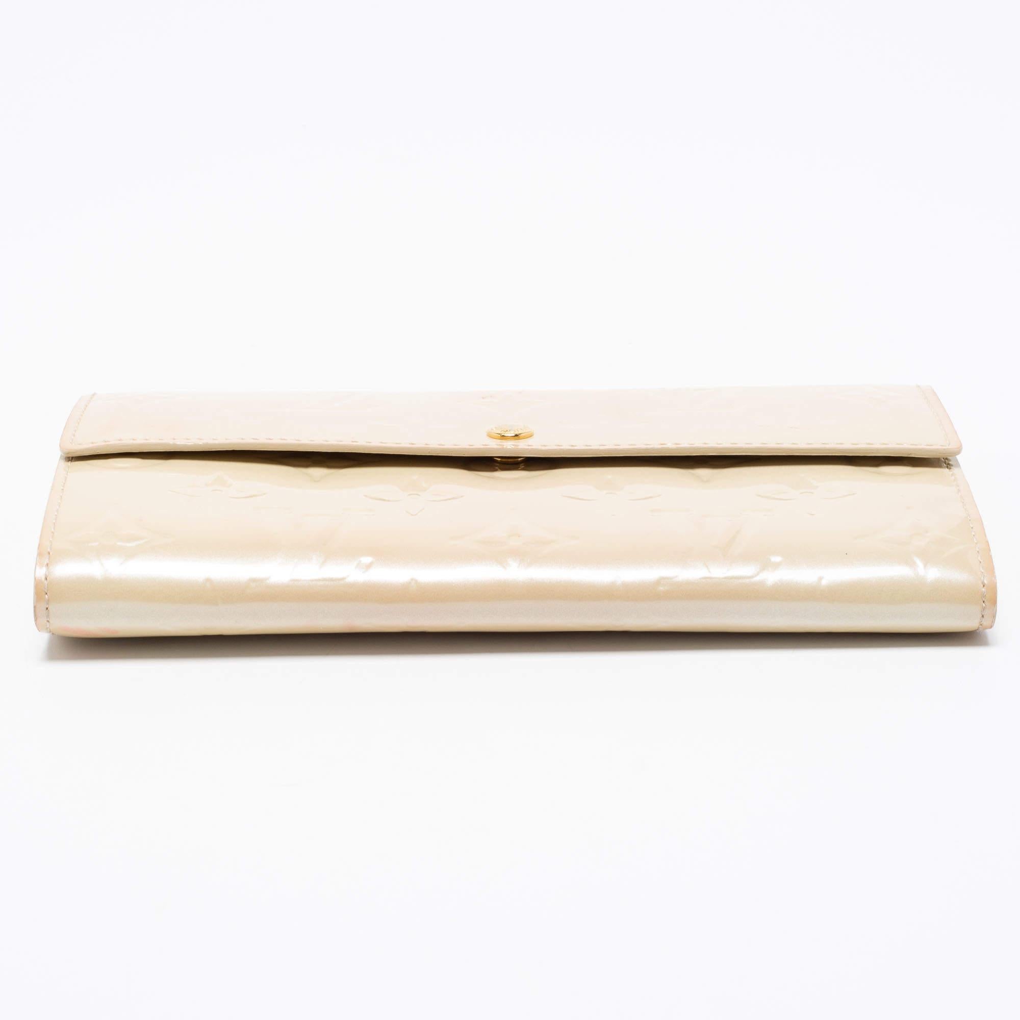 Louis Vuitton Blanc Corail Monogram Vernis Leather Sarah Wallet 2