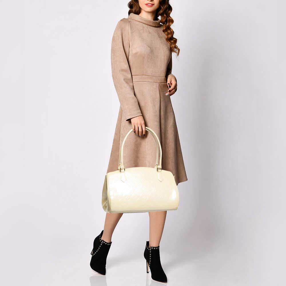 Designer bags are ideal companions for ample occasions! Here we have a fashion-meets-functionality piece crafted with precision. It has been equipped with a well-sized interior that can easily fit your essentials.

Includes
Branded Dustbag