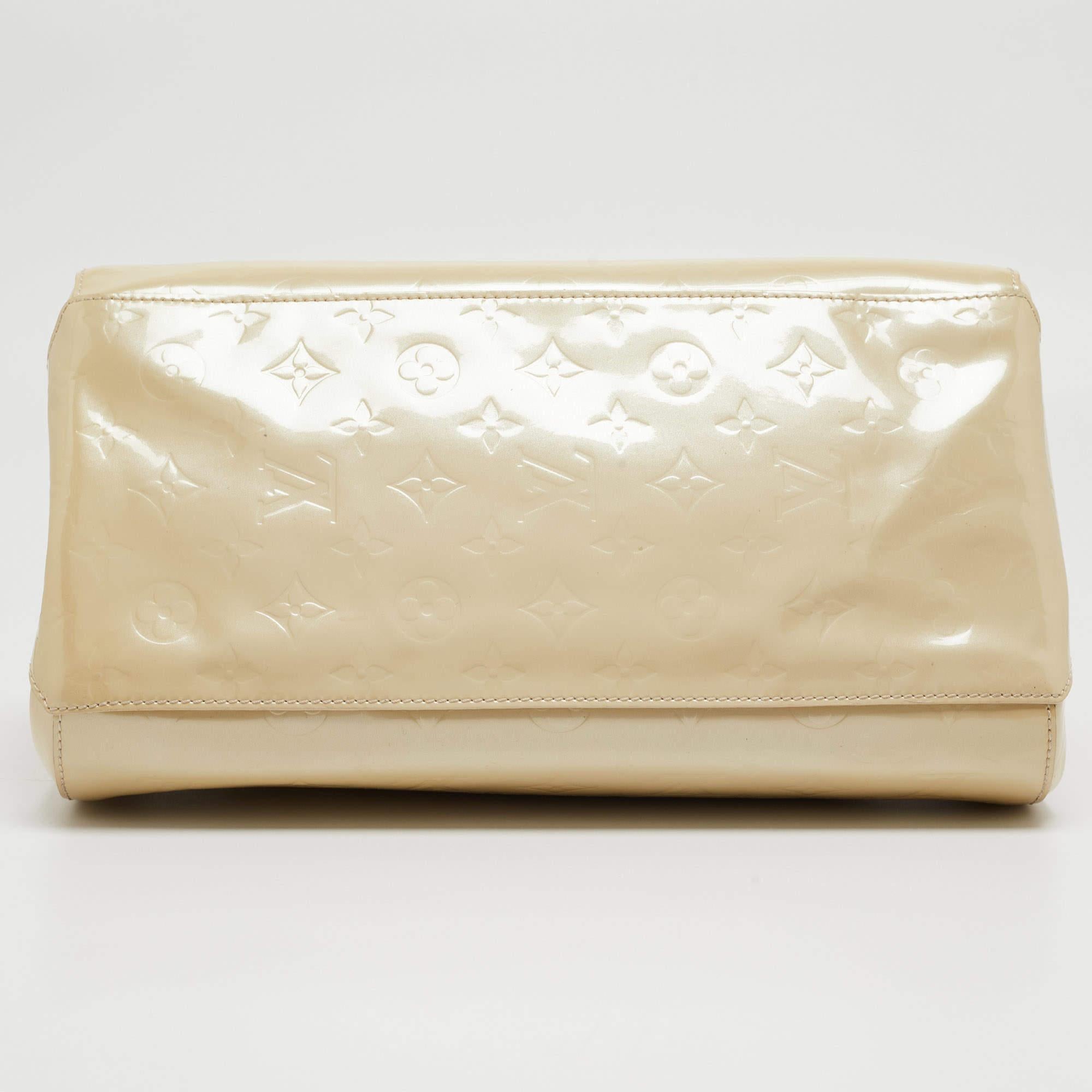 Louis Vuitton Blanc Corail Monogram Vernis Sherwood GM Bag In Good Condition For Sale In Dubai, Al Qouz 2
