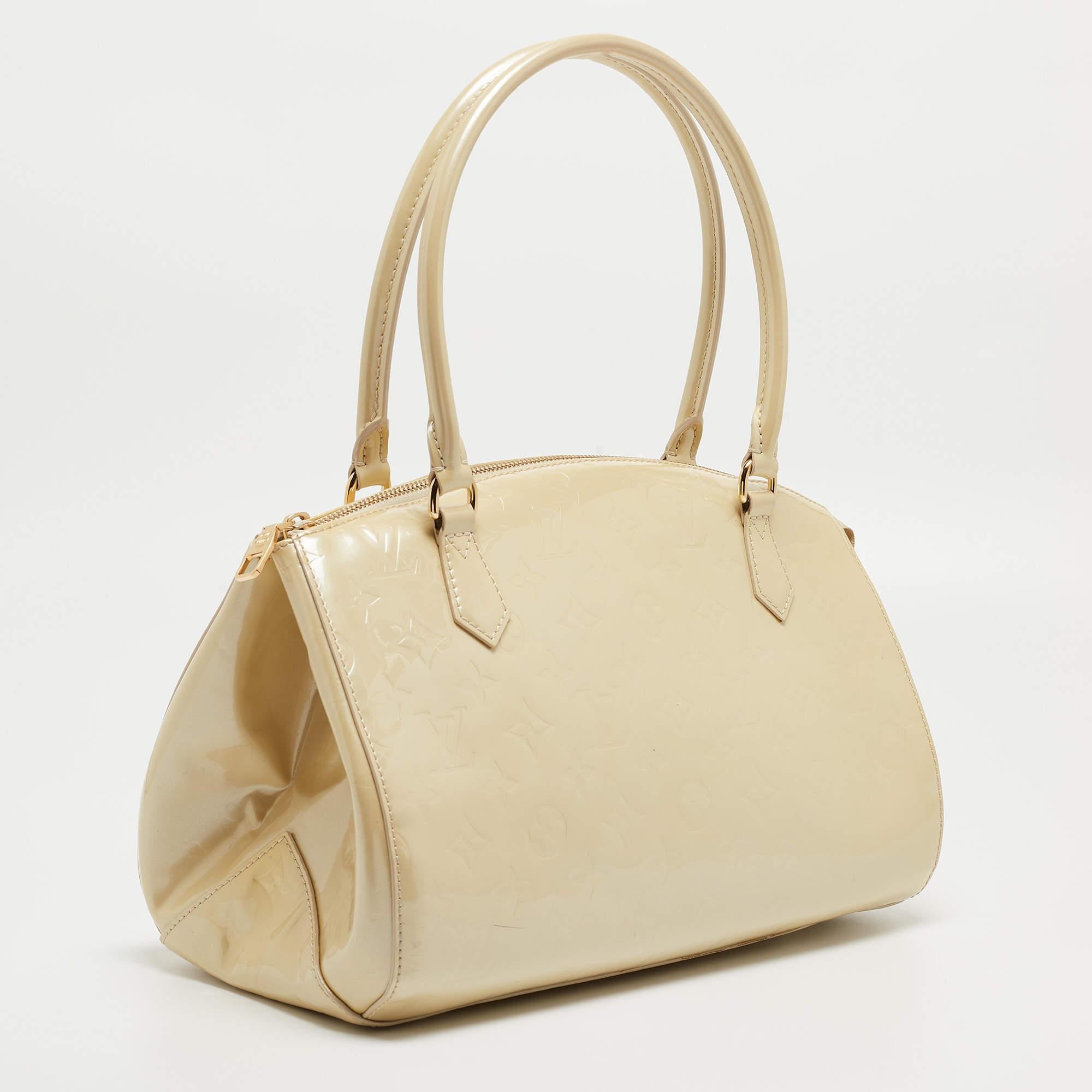 Louis Vuitton Blanc Corail Monogram Vernis Sherwood GM Bag In Good Condition In Dubai, Al Qouz 2