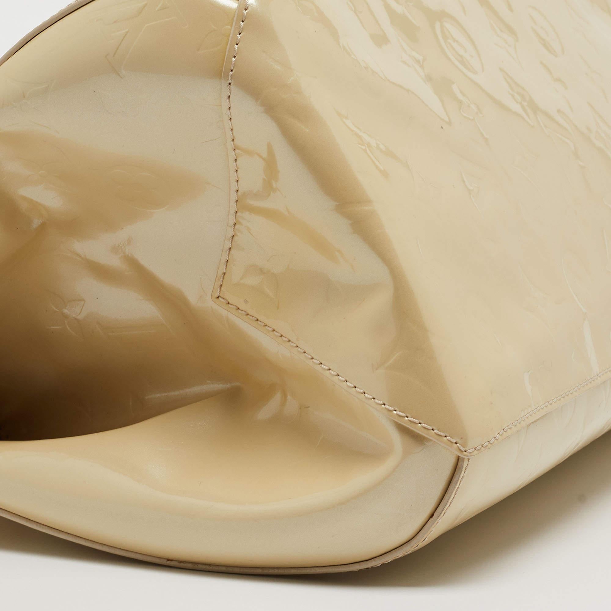Women's Louis Vuitton Blanc Corail Monogram Vernis Sherwood GM Bag For Sale