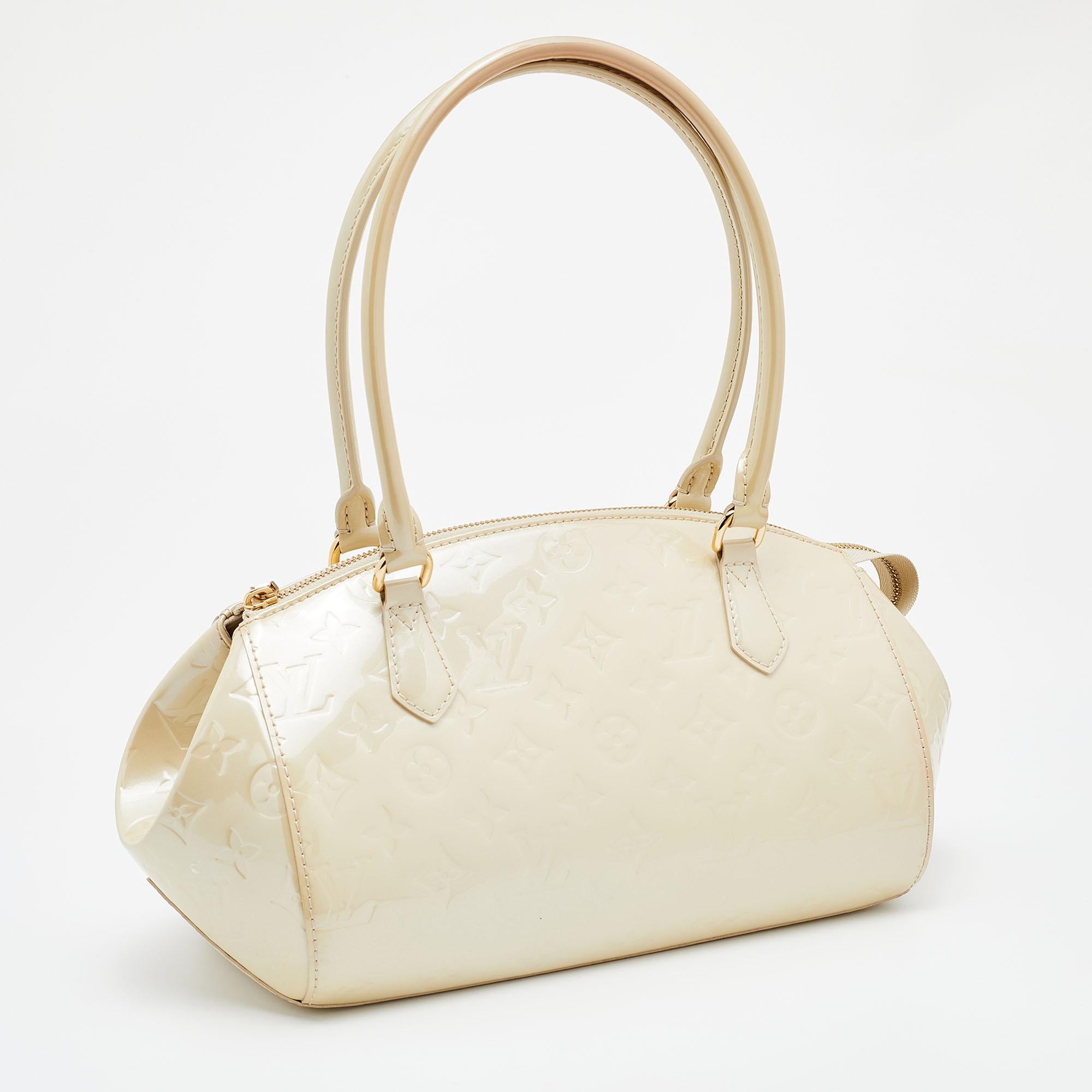 Women's Louis Vuitton Blanc Corail Monogram Vernis Sherwood PM Bag