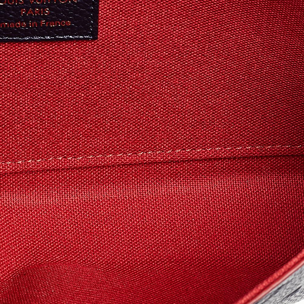 This Felicie Pochette has been designed to be a shoulder bag as well as a clutch. It is crafted from Monogram Empreinte leather and it has a fabric-lined interior. The bag comes in a convenient size that you can easily carry. It has an envelope flap