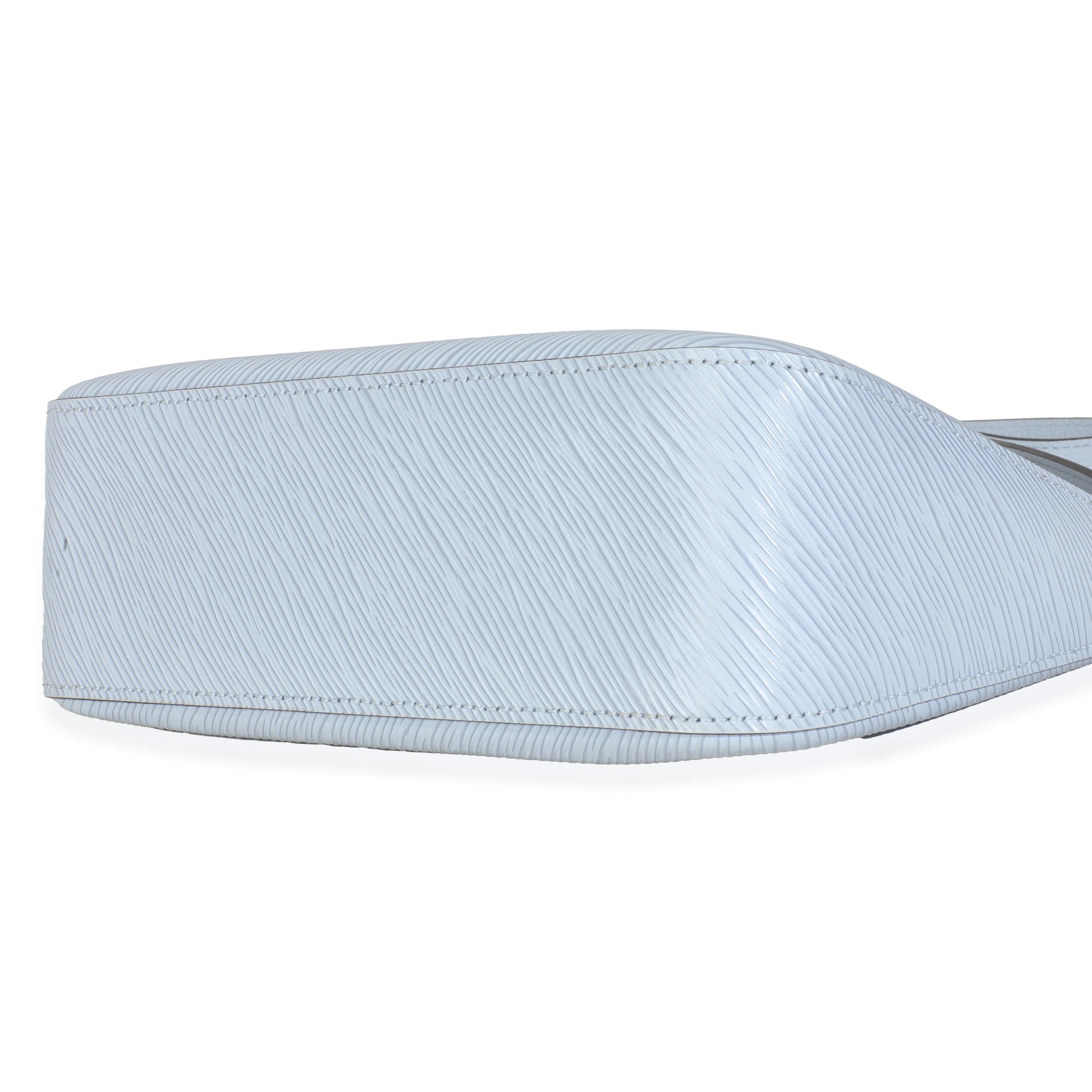 Women's or Men's Louis Vuitton Bleu Nuage Epi Marelle For Sale