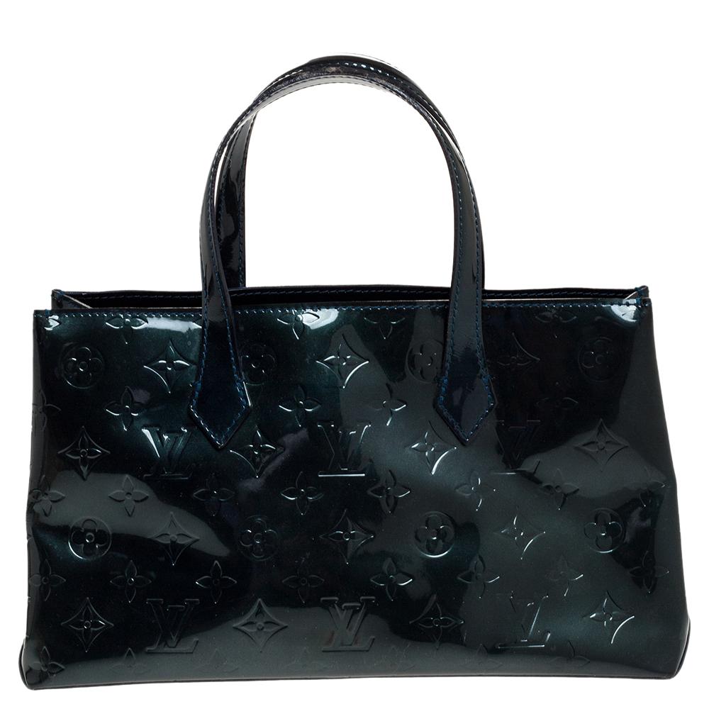 Louis Vuitton's handbags are popular owing to their high style and functionality. This Wilshire bag, like all the other handbags, is durable and stylish. Crafted from Monogram Vernis leather, the bag comes with dual handles and a top with a clasp