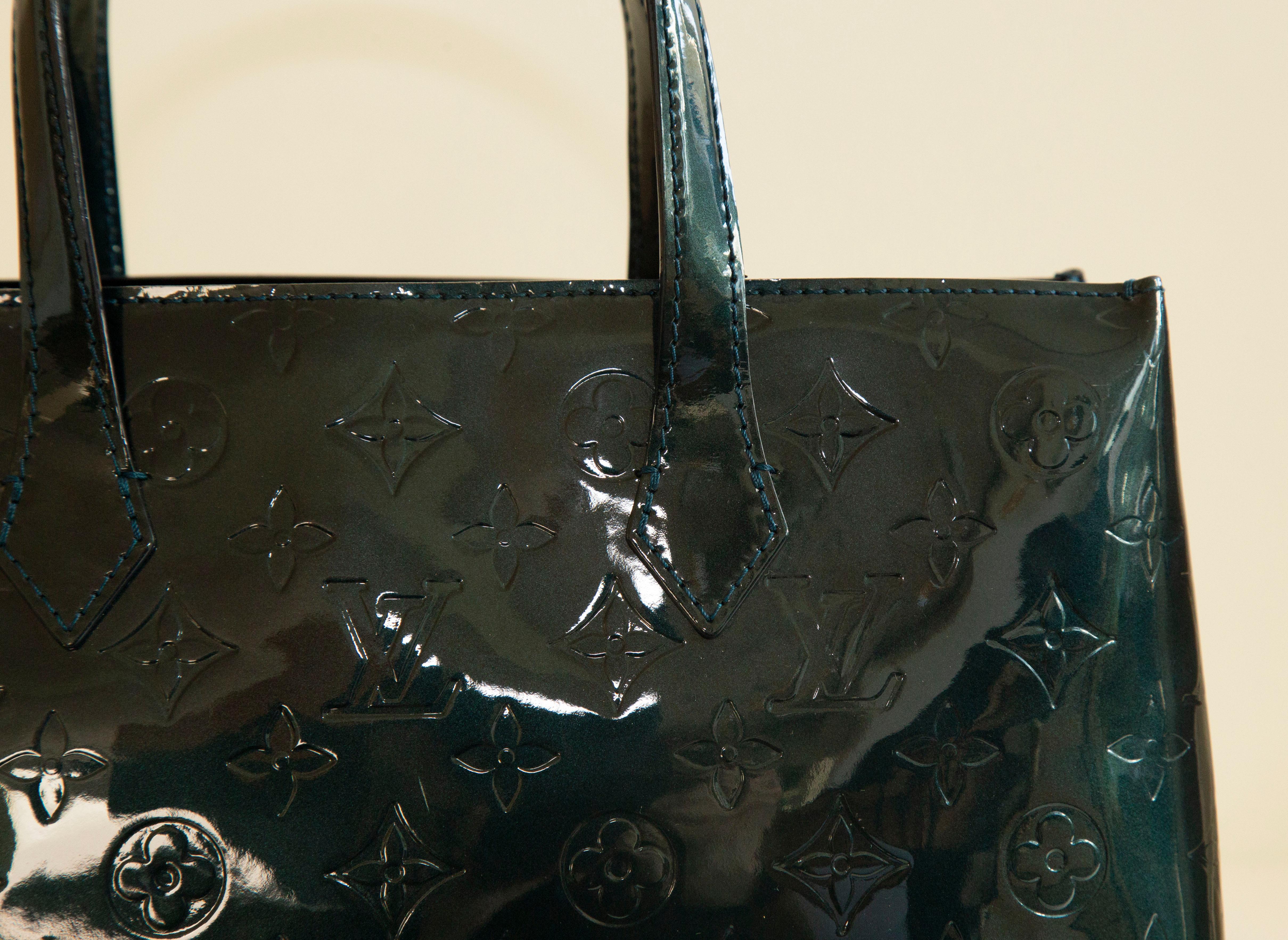 Louis Vuitton Bleu Nuit Monogram Vernis Wilshire PM Tote Bag For Sale 3