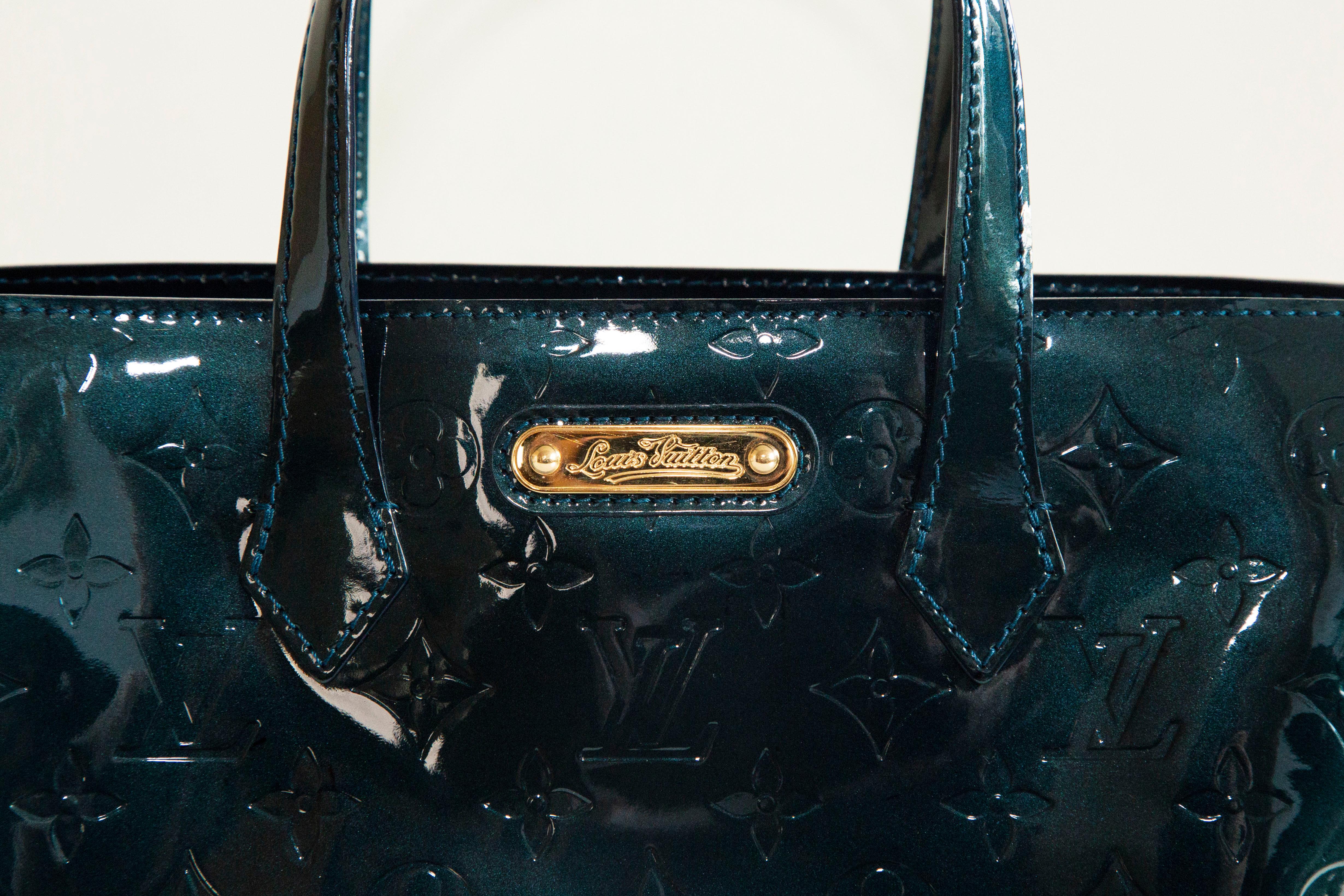Louis Vuitton Bleu Nuit Monogram Vernis Wilshire PM Tote Bag For Sale 4