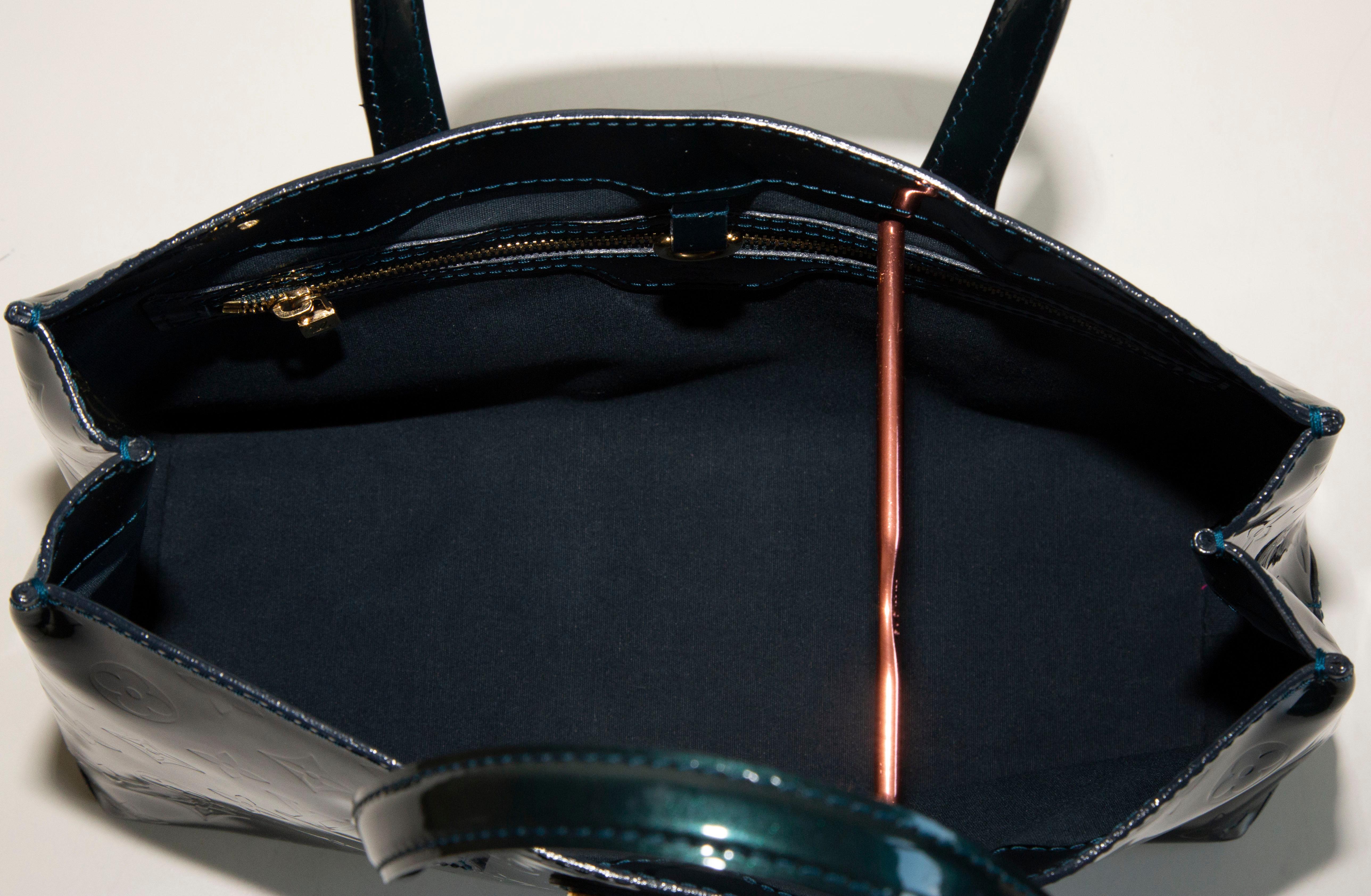 Louis Vuitton Bleu Nuit Monogram Vernis Wilshire PM Tote Bag For Sale 5