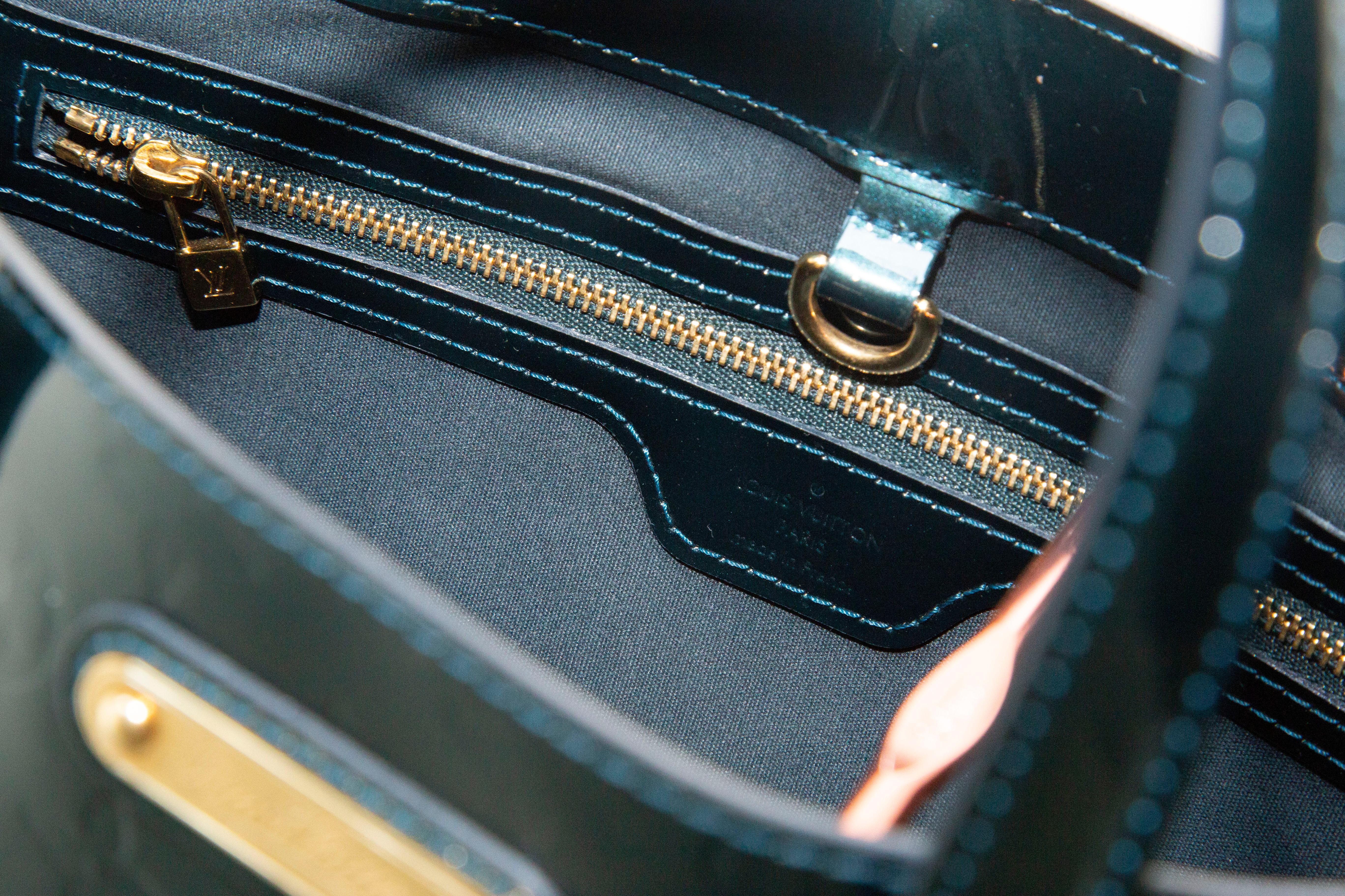 Louis Vuitton Bleu Nuit Monogram Vernis Wilshire PM Tote Bag For Sale 6